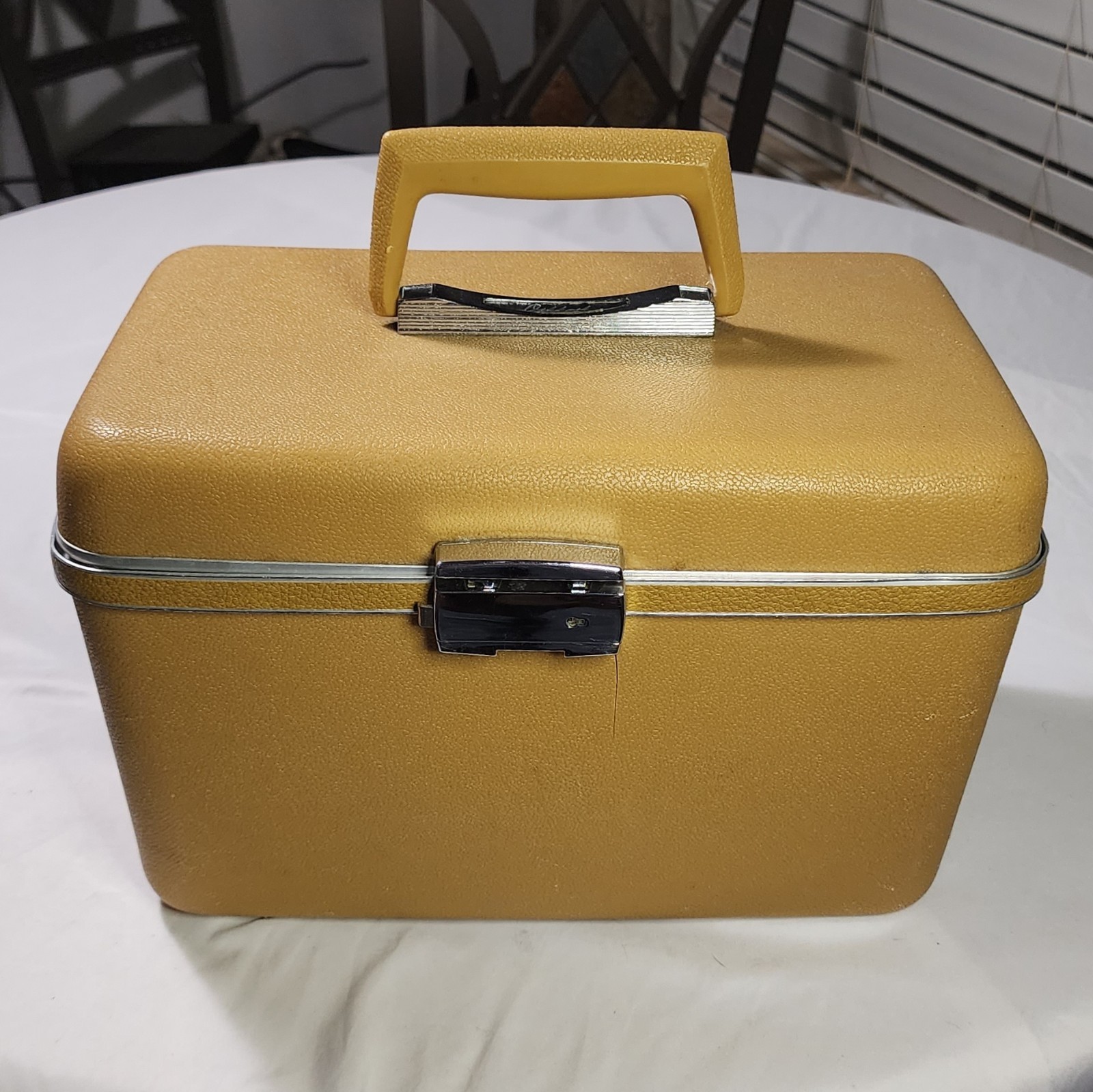 Vintage OSHKOSH Mustard Train Hard Makeup Vanity Case Suitcase *READ DESCRIPTION