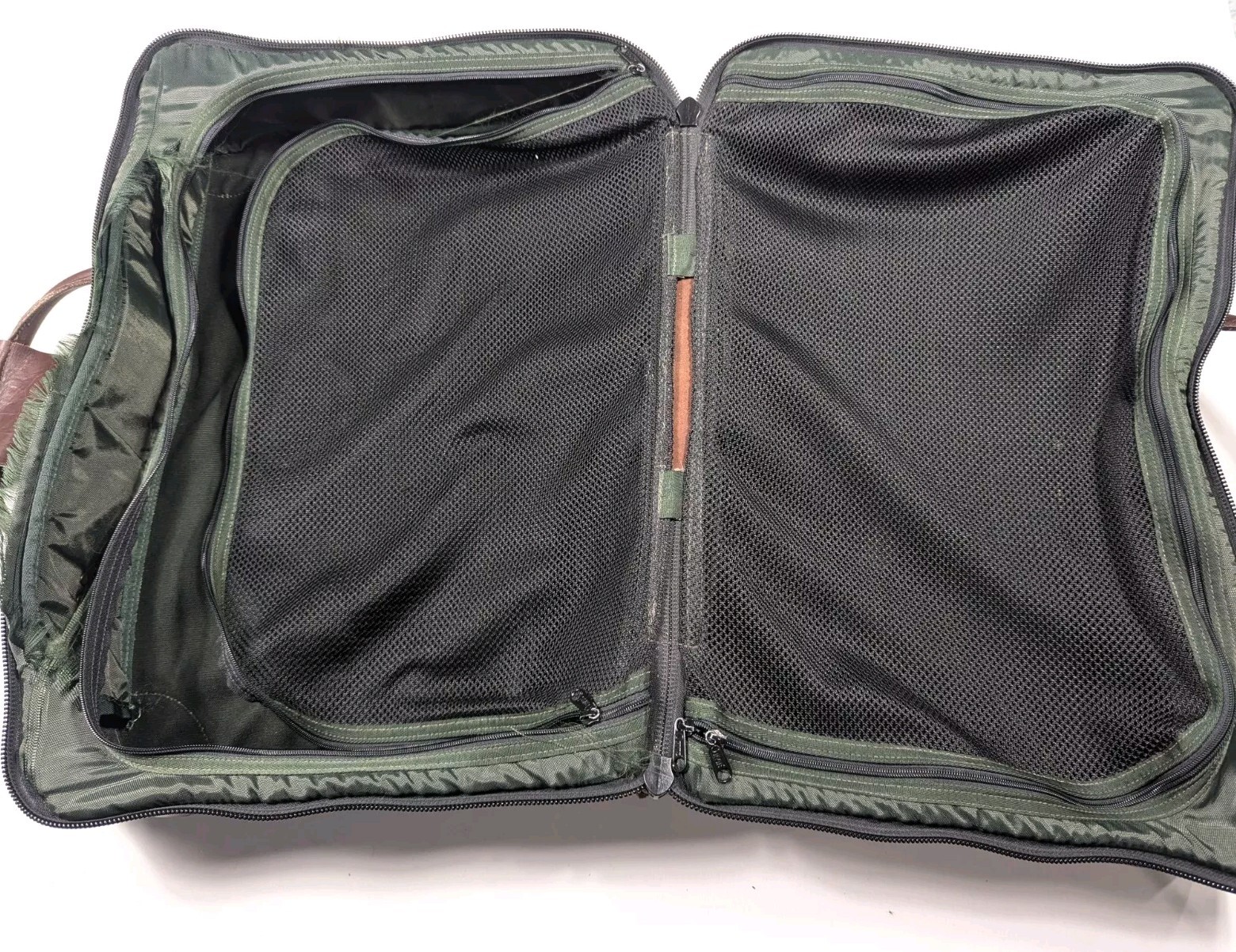 Orvis Battenkill Bag Green Canvas & Leather Clamshell 9″x16″x22″