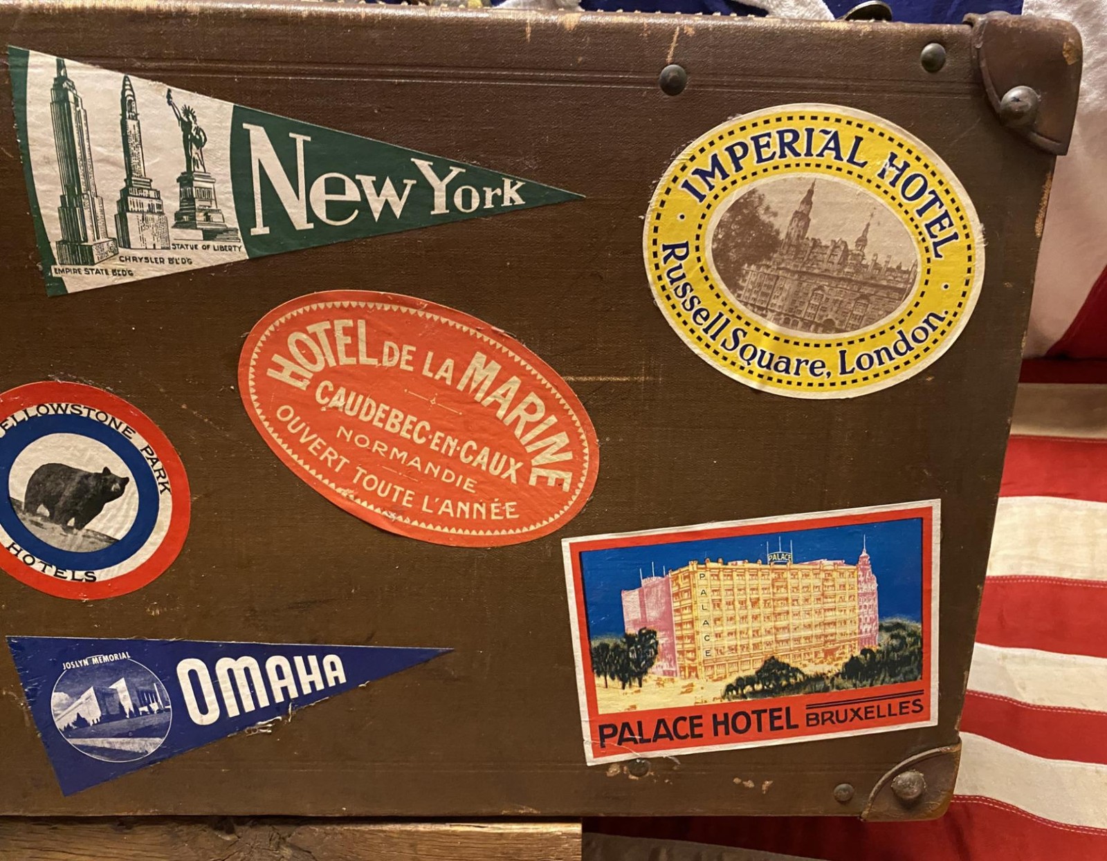 Vintage 1940s Suitcase Luggage Hard Case Great Travel Stickers US/Europe Display