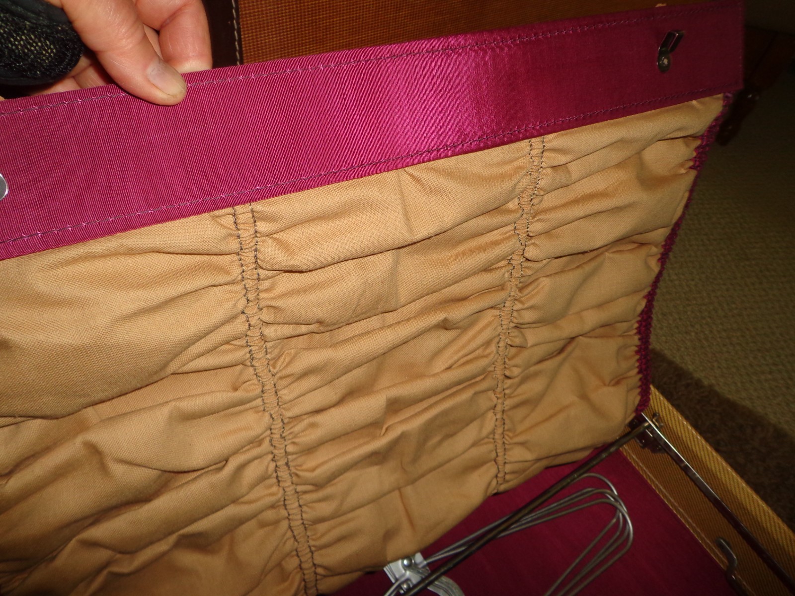 Vintage Portmanteau Luggage Suitcase Clothes Hangers Leather trim/Handle Sturdy