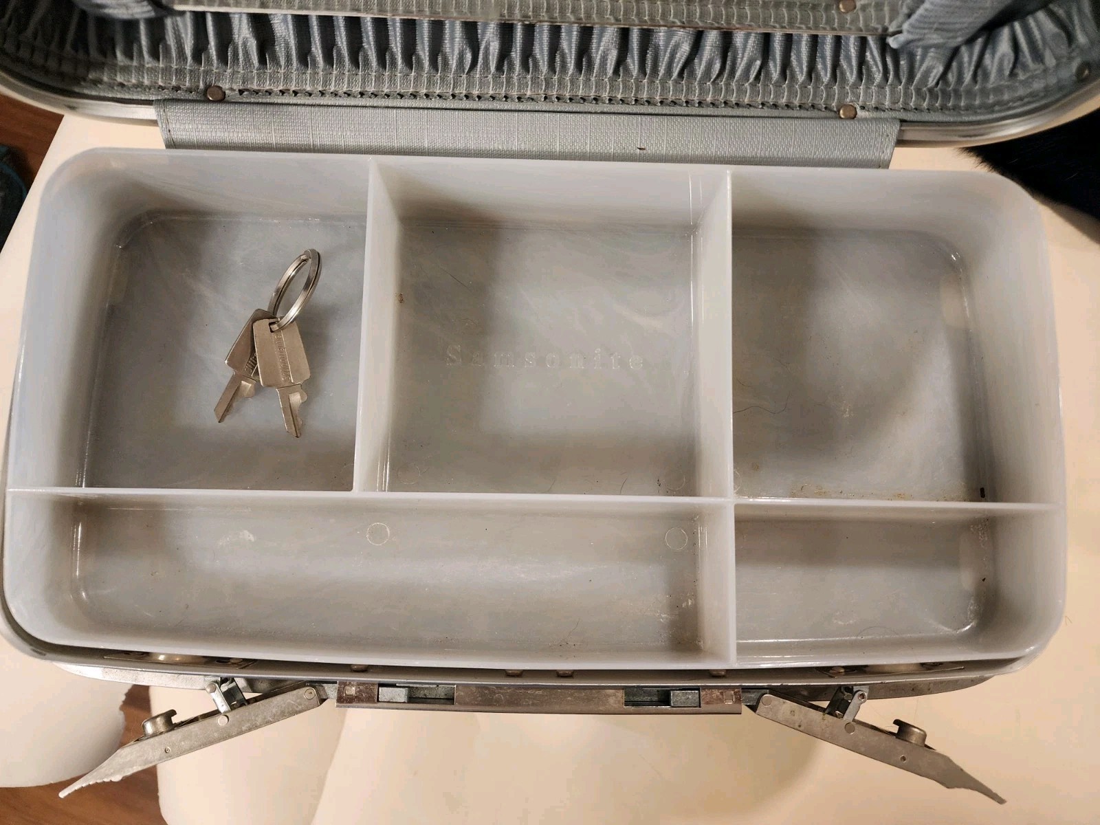 Vtg 1960s Samsonite Silhouette Gray Hard-Shell Vanity Train Case Orig Keys Tray