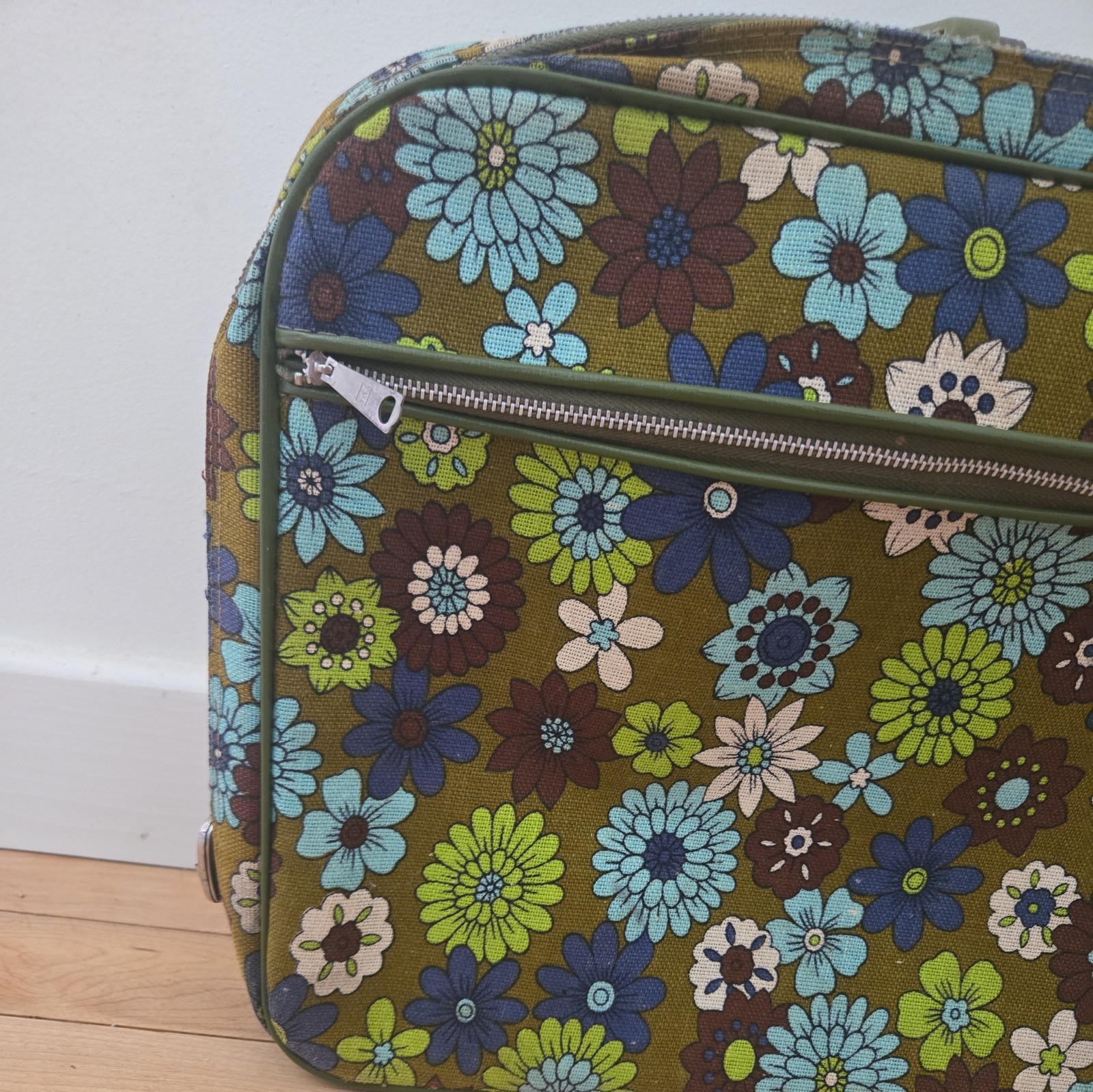 1960s Vintage Bantam Travelware Green Floral Mod Pattern Suitcase Luggage Japan
