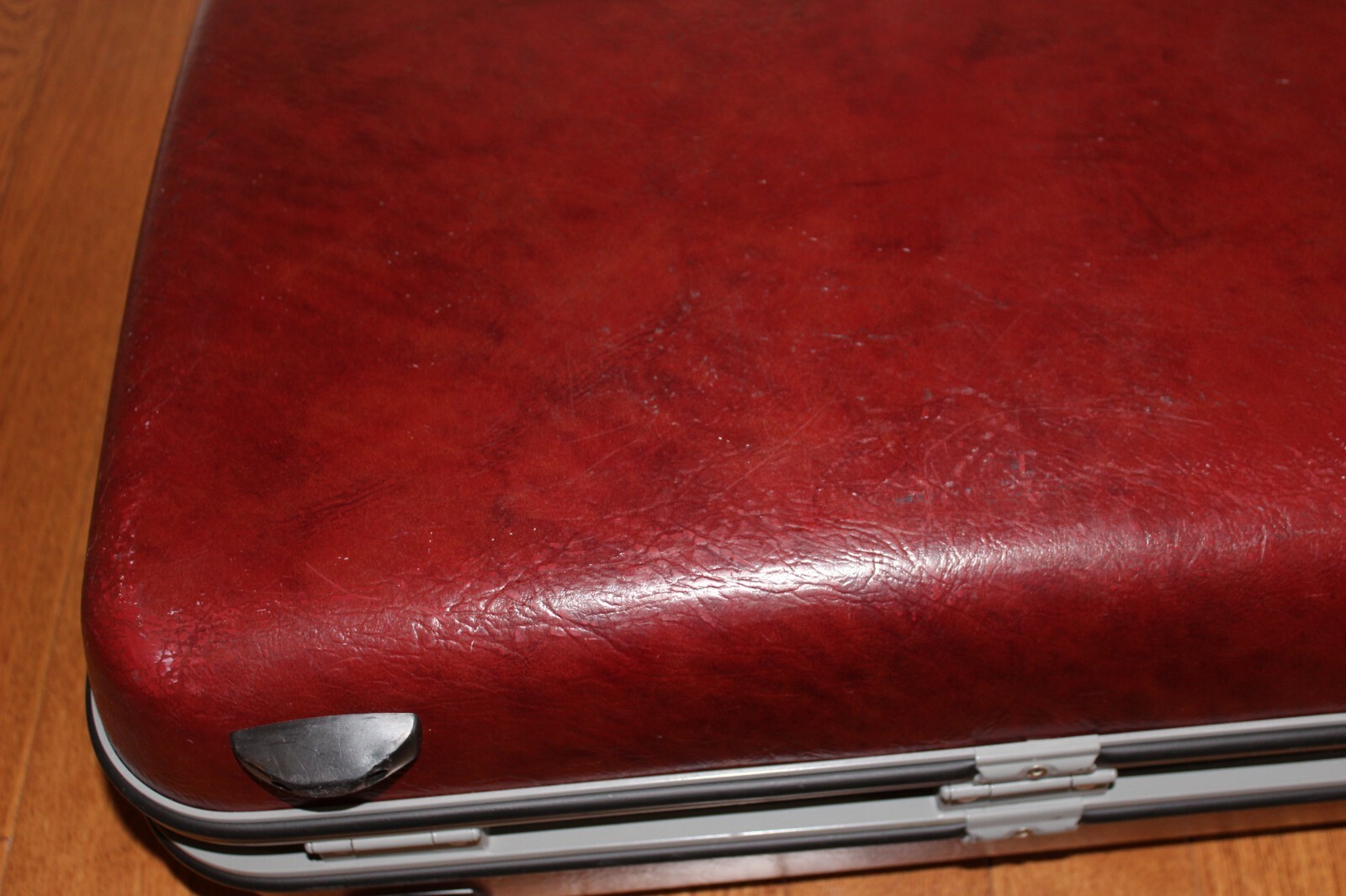 Vintage Samsonite Silhouette Luggage Hardshell Suitcase 22″ Wineberry WITH KEY