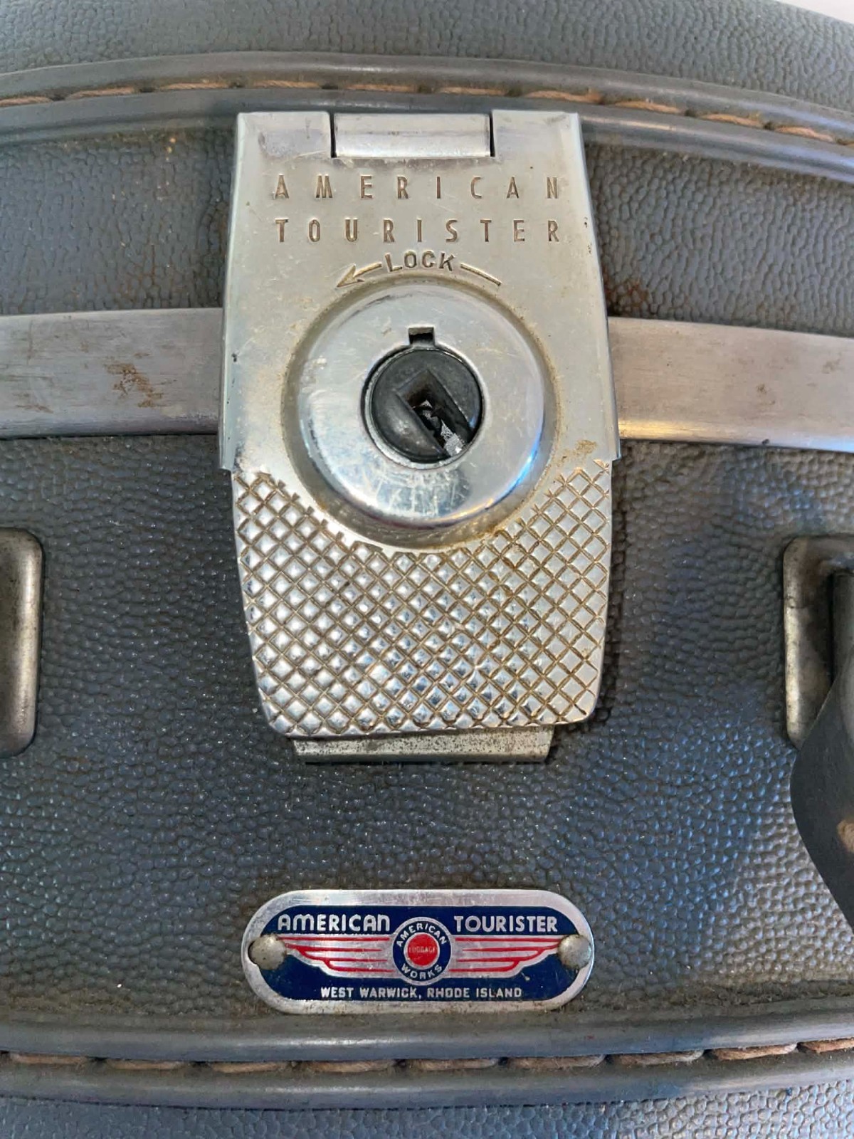 VINTAGE AMERICAN TOURISTER TIARA BLUE-GRAY ROUND HAT HARD CASE SUITCASE LUGGAGE