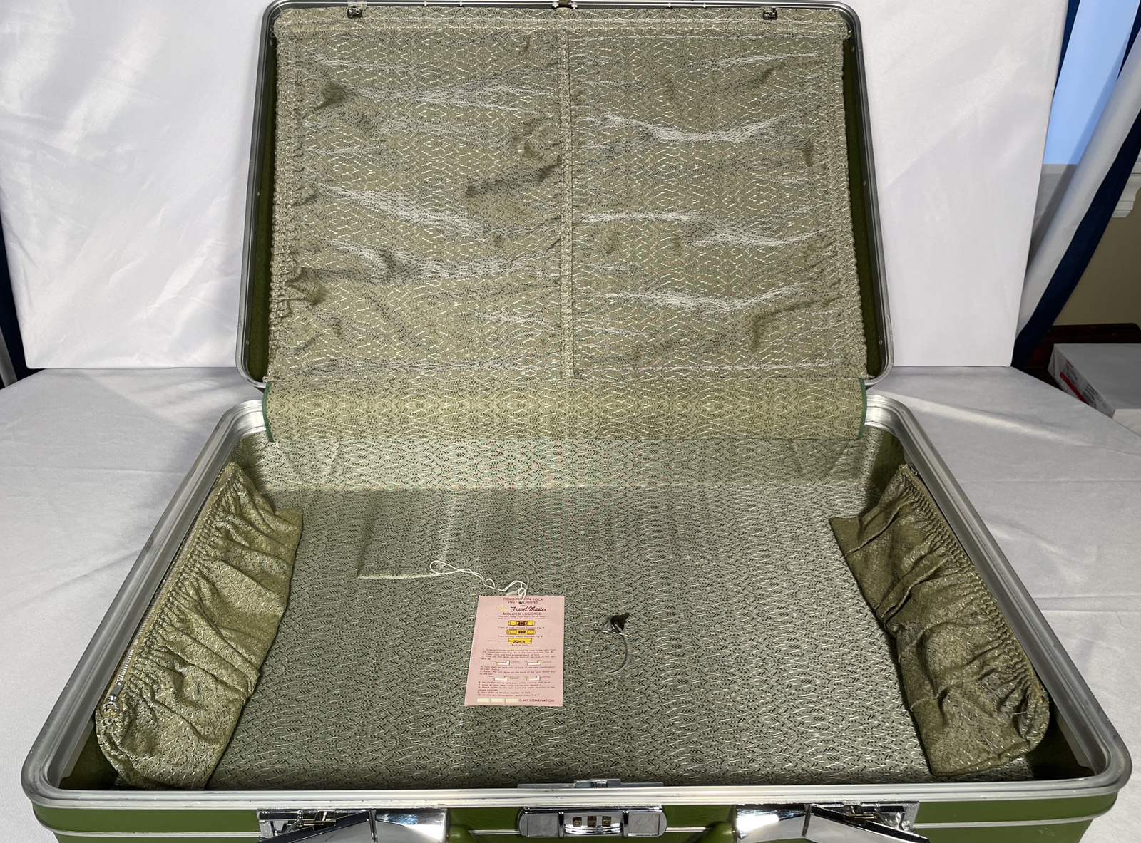 Vintage Sears Suitcase Retro Travel Master Hardshell Avocado Green 27×18 READ
