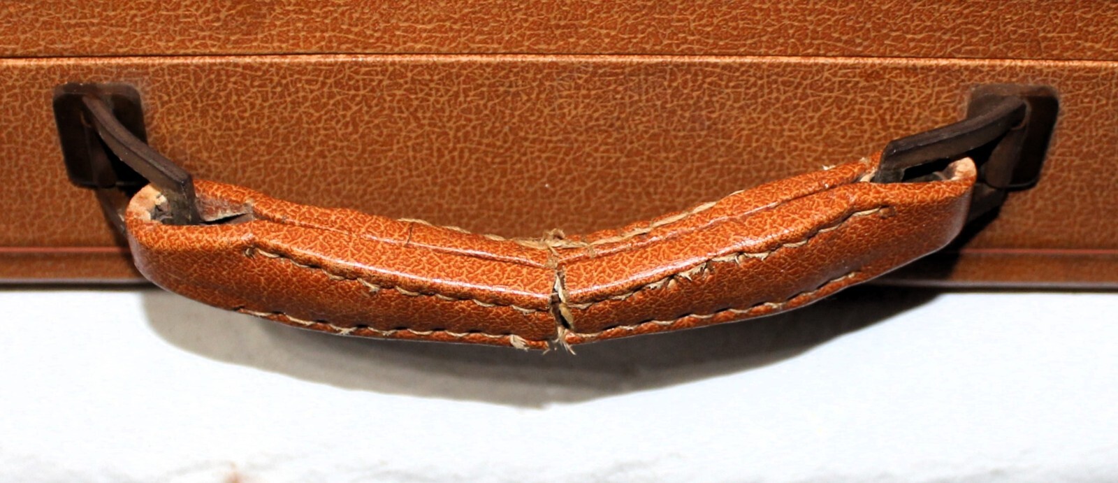 Vintage American Hardside Briefcase 17″ x 12″ x 3 1/2″ w/ keys Brown