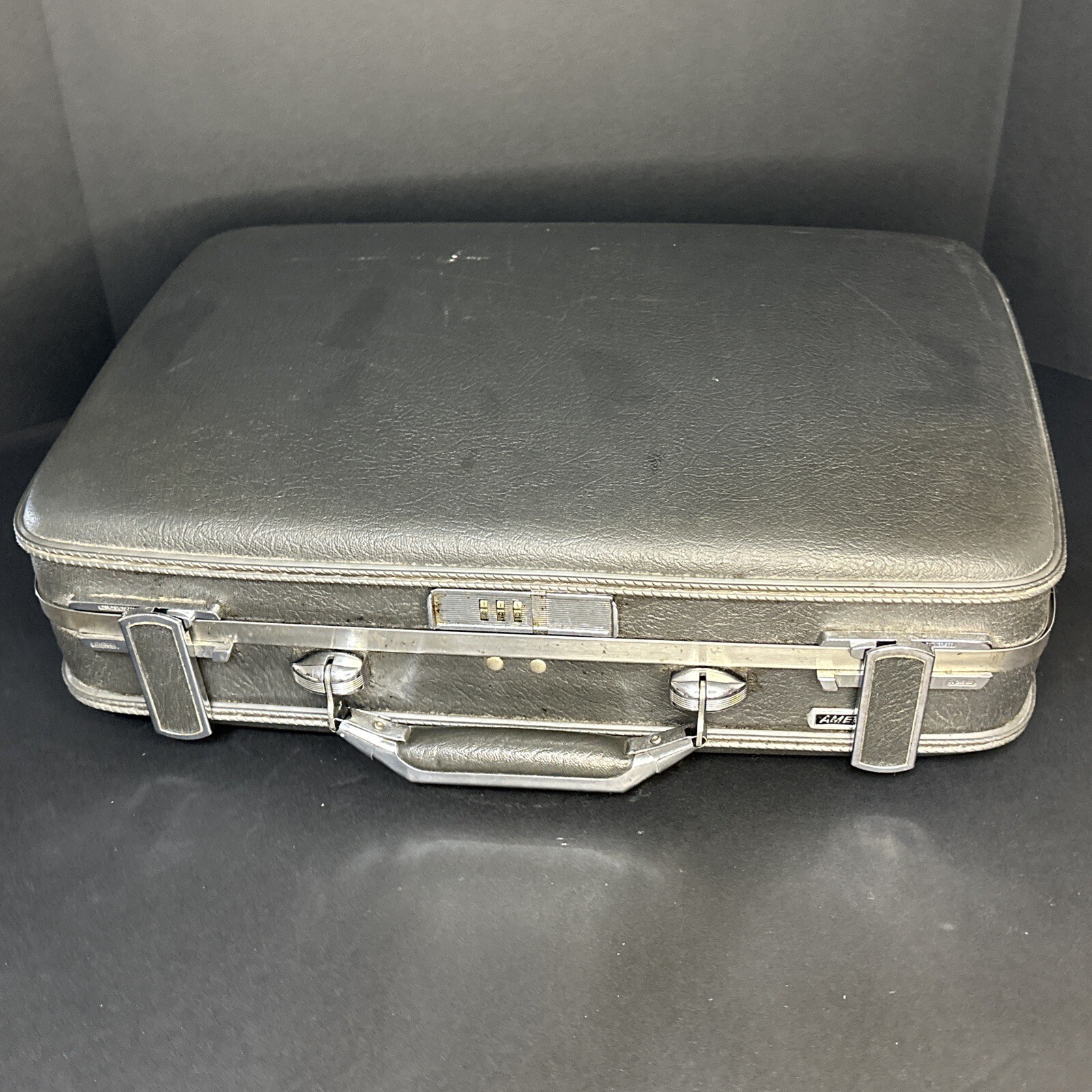 Vintage American Escort Gray Luggage Hardcase Suitcase 1960’s Excellent 19”