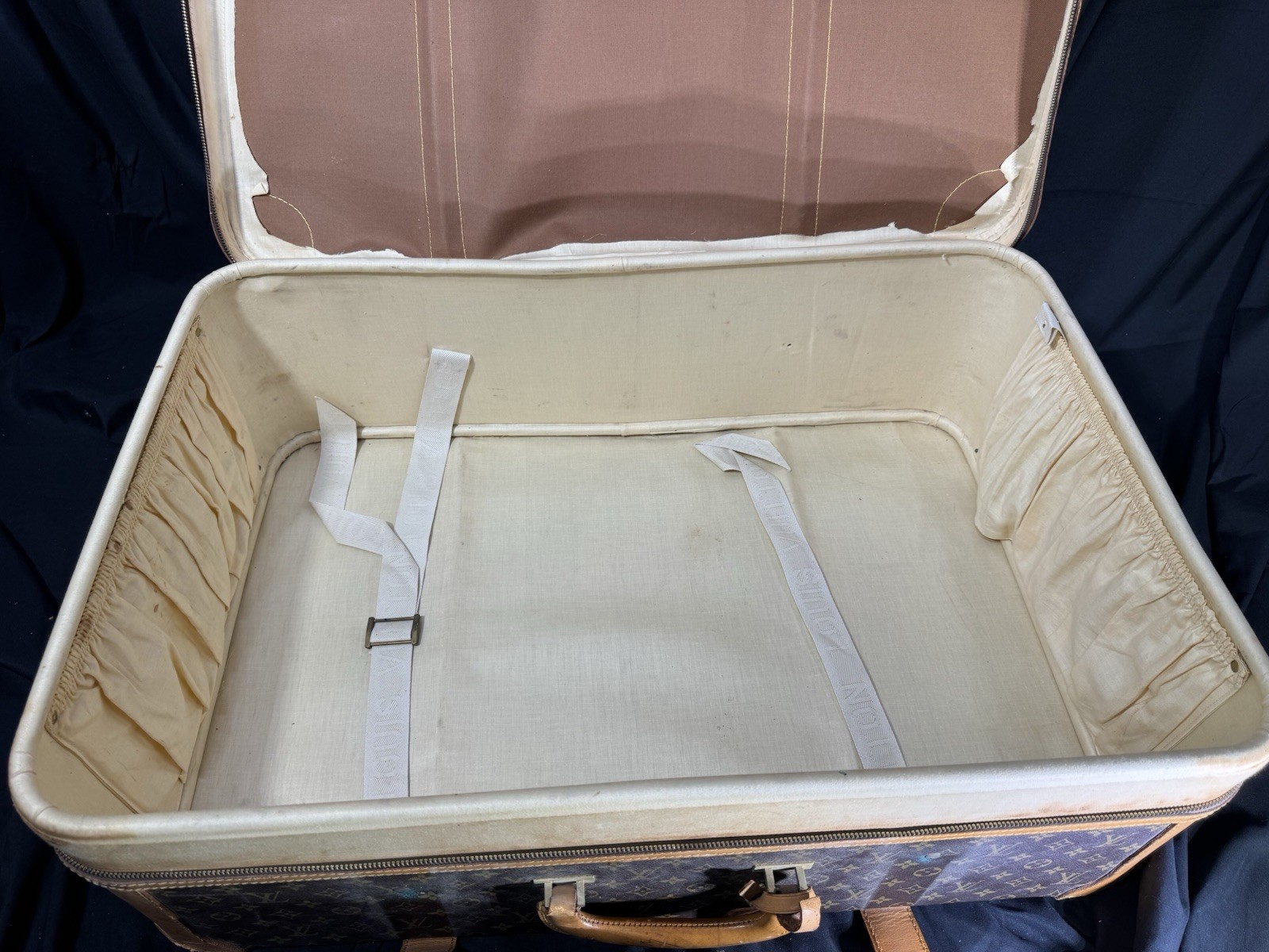 Louis’s Vuitton Vintage Suitcase Trunk