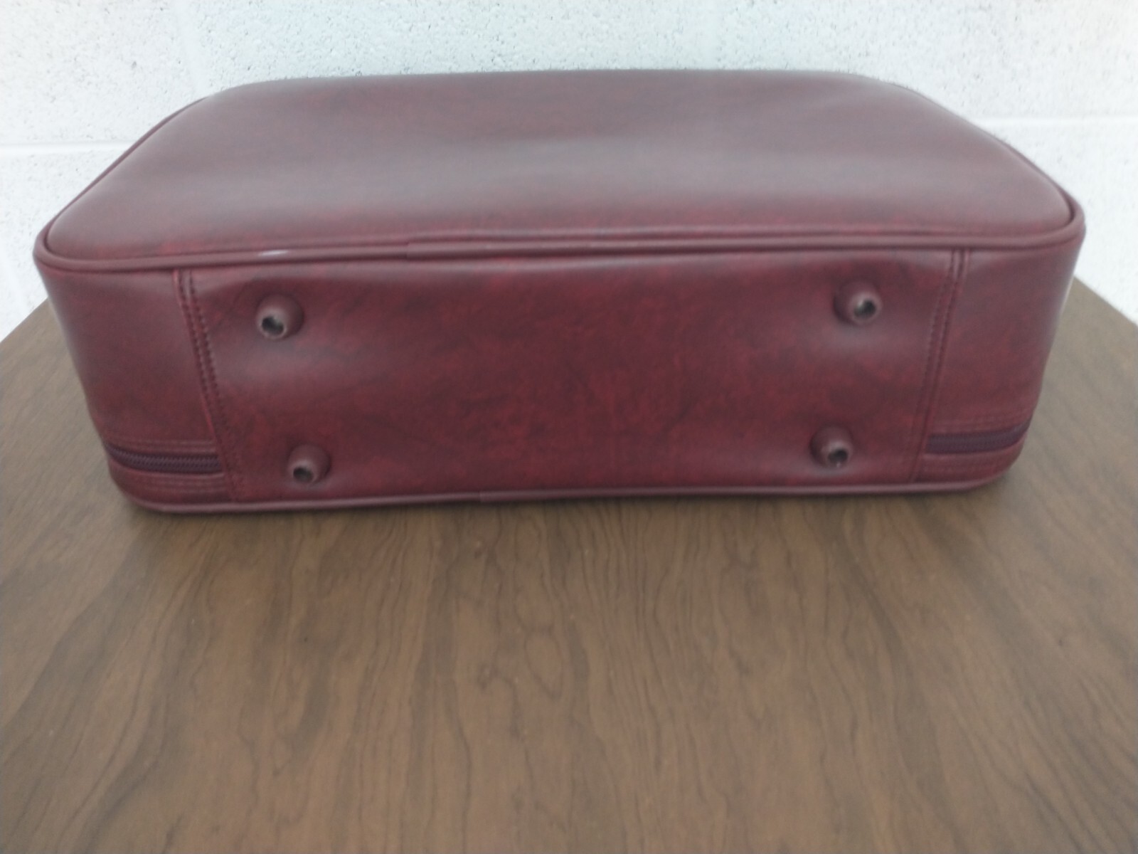 American Tourister Vintage Red Faux Leather 4 Piece Luggage Set 24×17 to Clutch