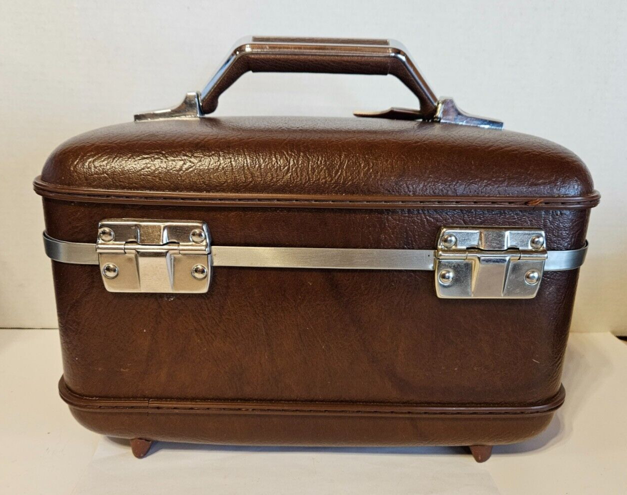 Vintage American Tourister Make-Up Vanity Train Case Burgandy carry on.