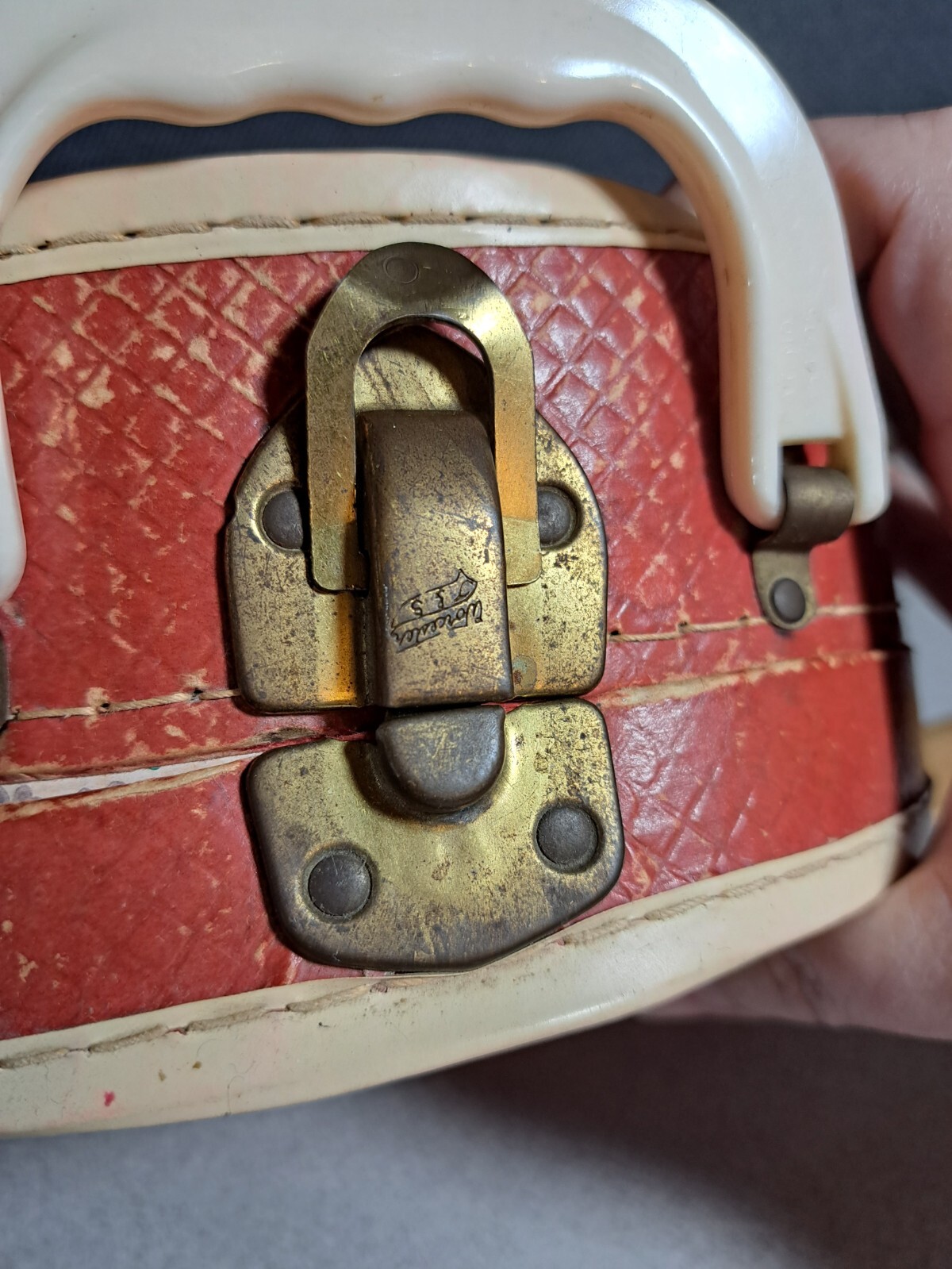 Rare Vintage Travel Train Case Cheryl plastic handle metal latch #1404L125