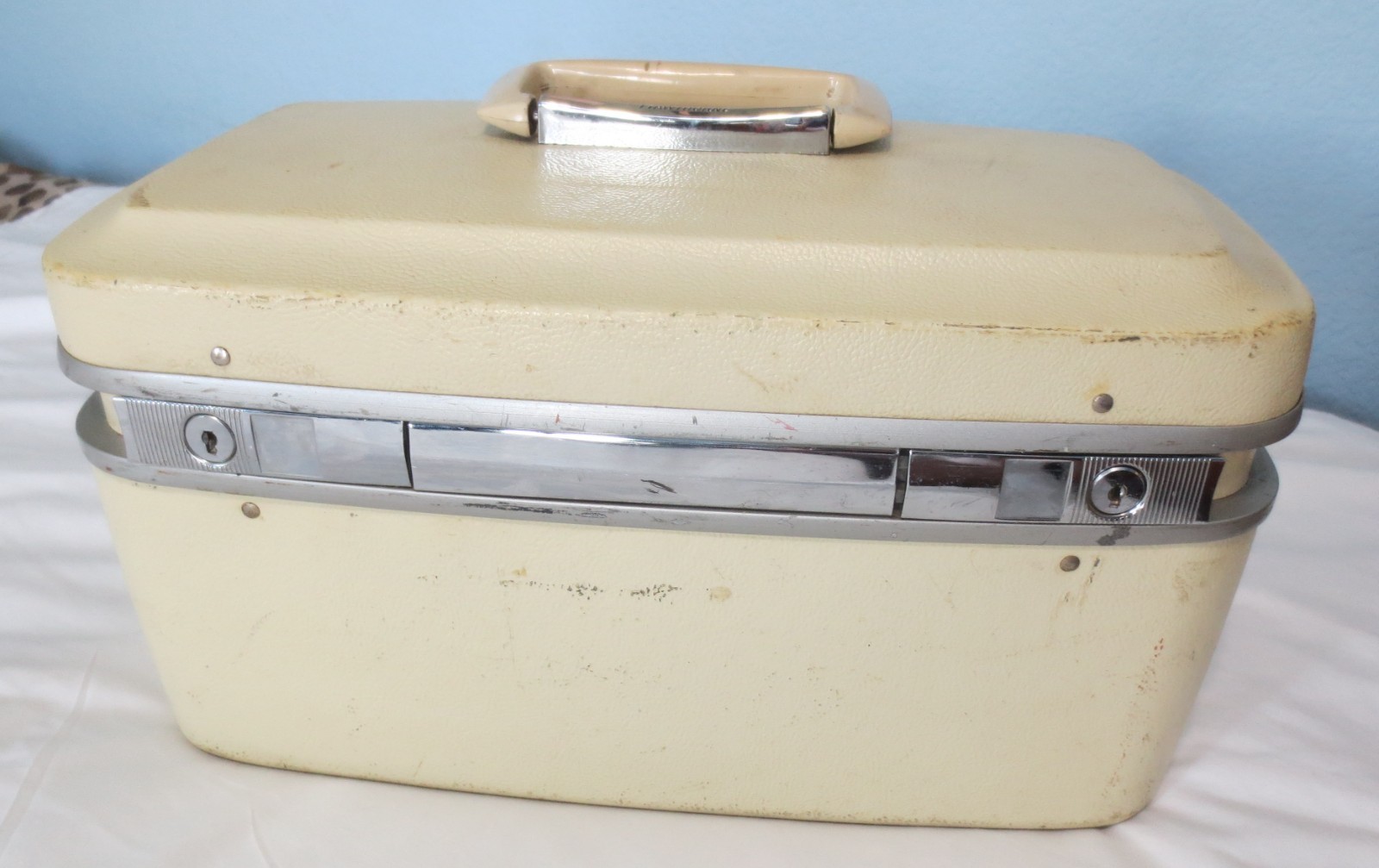 Vtg 1960s Cream Hawthorne Luggage Train Case W/ Tray Insert, Mirror, Key Vanity