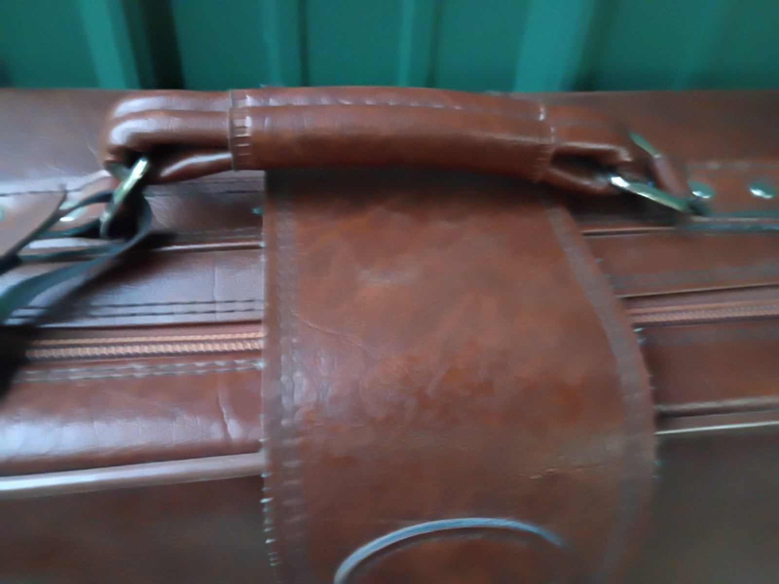 VtgCrownFauxLeatherSuitcaseTravelLuggageBrownDistressedLargeRetroClassic70s80s