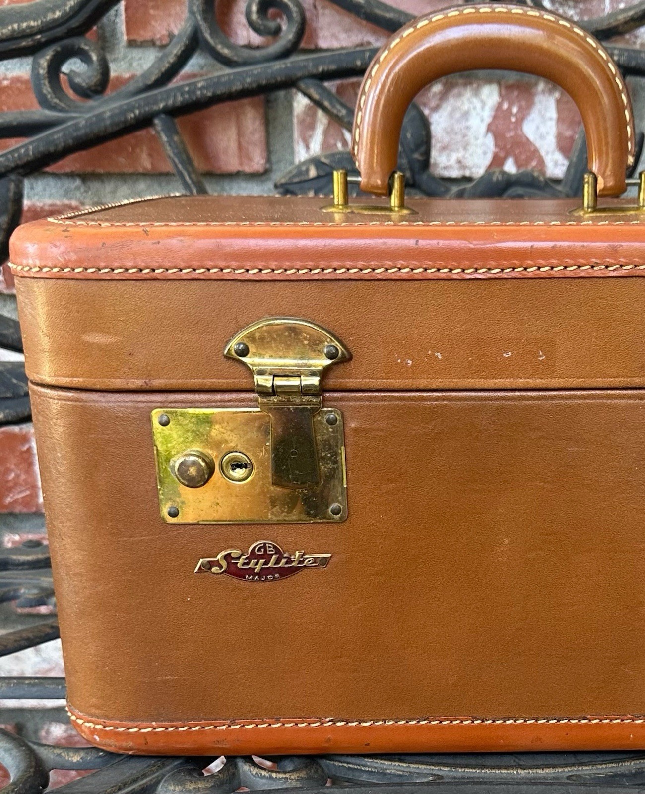 Vintage Stylite Vanity Train Case; Burnt Caramel W/Dark Tan Interior & Mirror