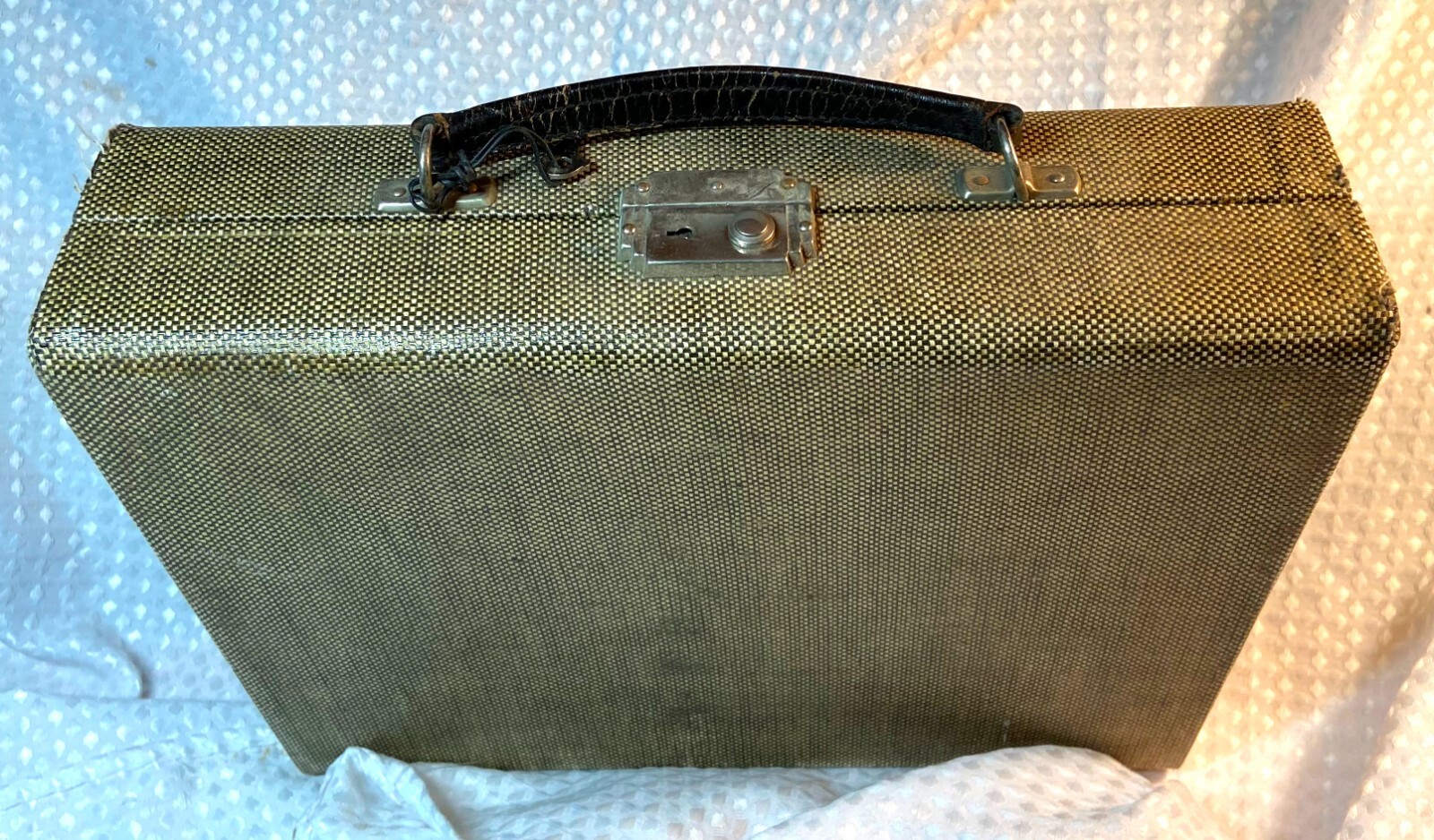 VINTAGE + RARE 1940’s TRAIN TRAVEL VANITY LUGGAGE CASE COMPLETE ACCESORIES + KEY