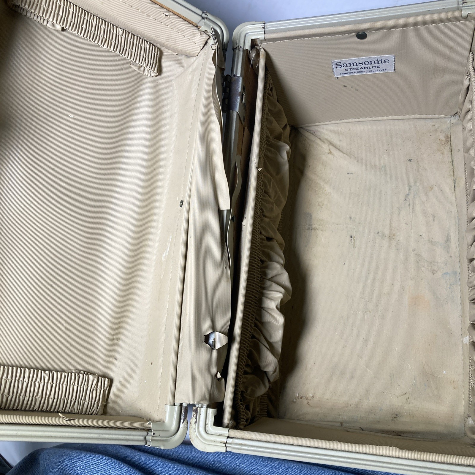Vintage 1950s Samsonite Shwayder Brothers Marble Cream Suitcase and vanity 2 Set