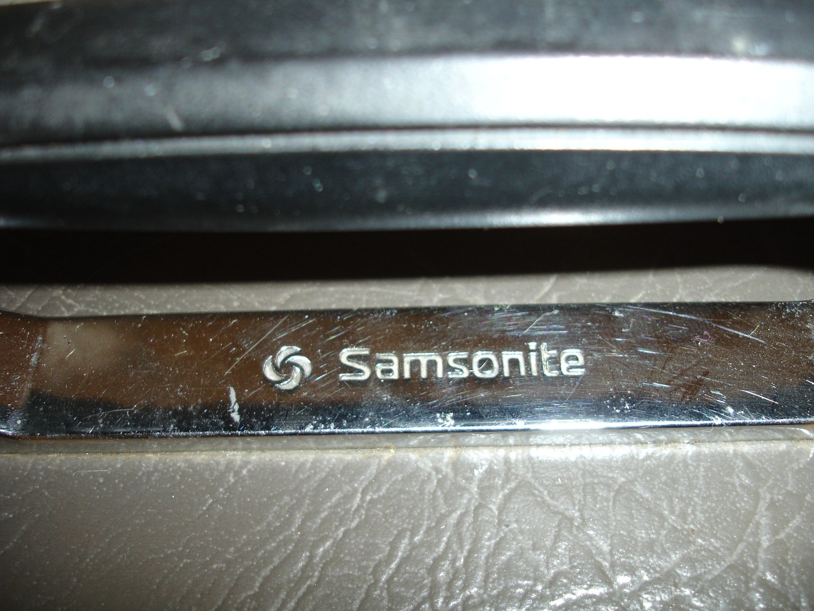 Vintage Brown/Gray Samsonite Sentry II Makeup Train Case w/Mirror NO KEY 15x9x8