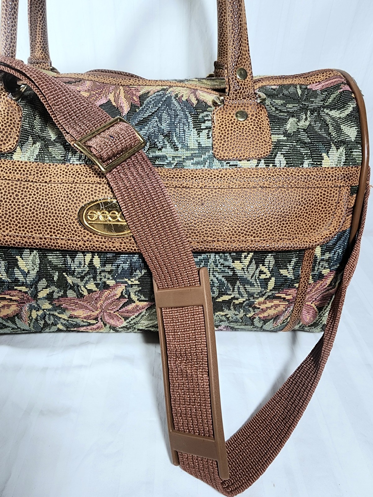 Vtg Sasson luggage Tapestry Fabric with Brown Trim Duffle Carry On Travel Bag