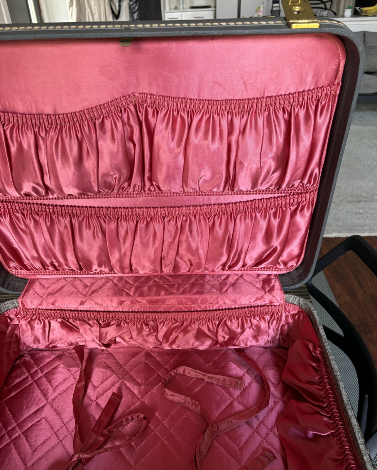 American Tourister Hi-Taper 1940s gray hard suitcase luggage 21 x 16 pink lining