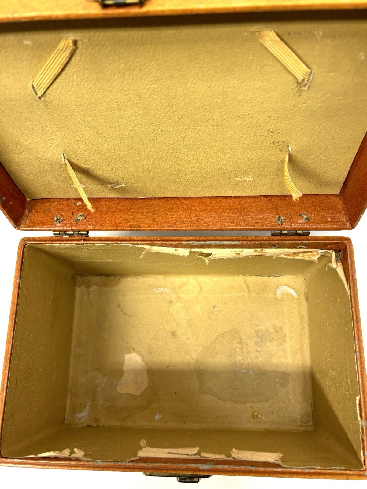 Vintage Hard Shell Train Travel Makeup Case Luggage