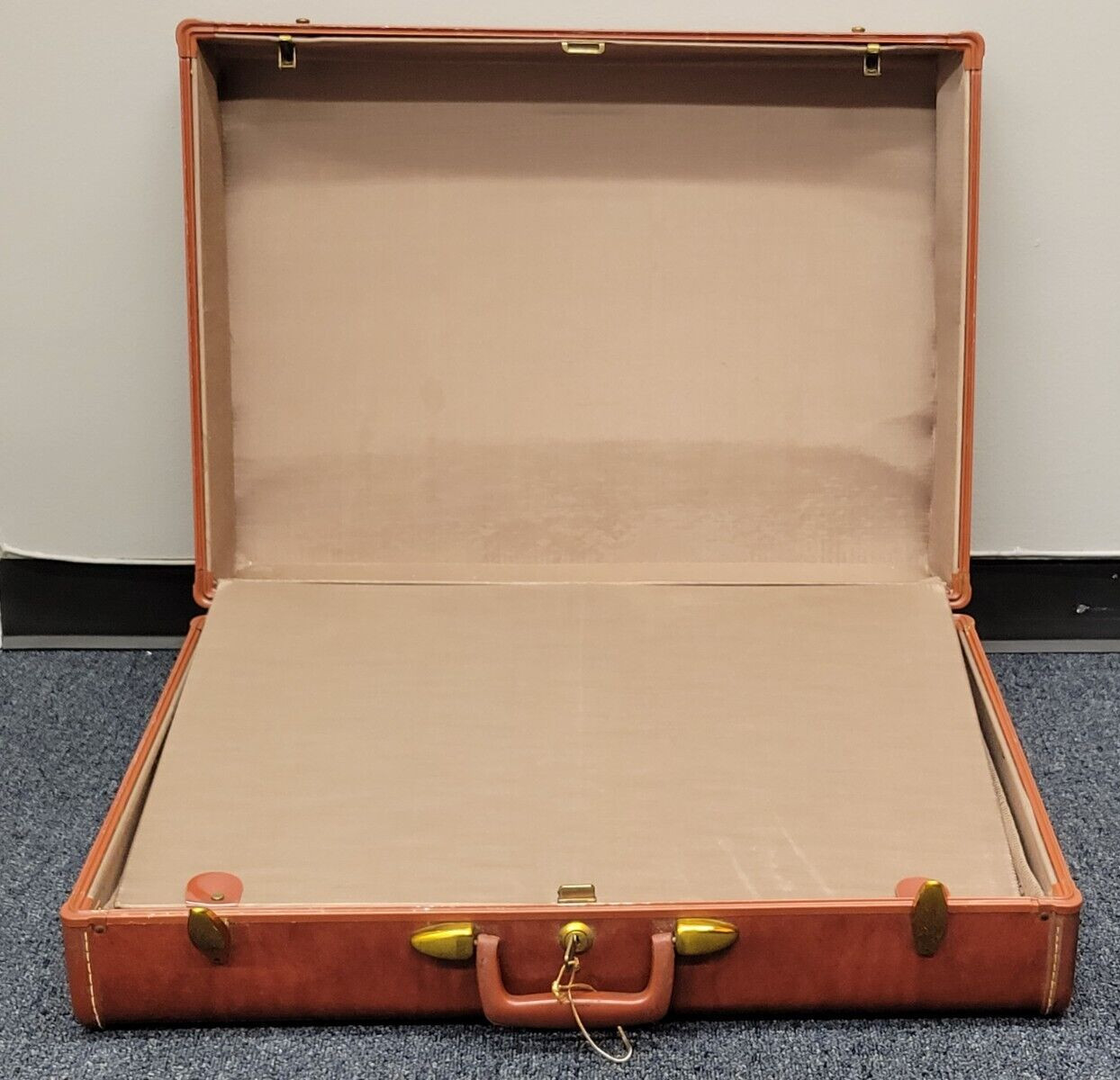 Samsonite Suitcase Luggage w/ KEY Shwayder Bros VTG 19″x26″ Denver Colorado 4936