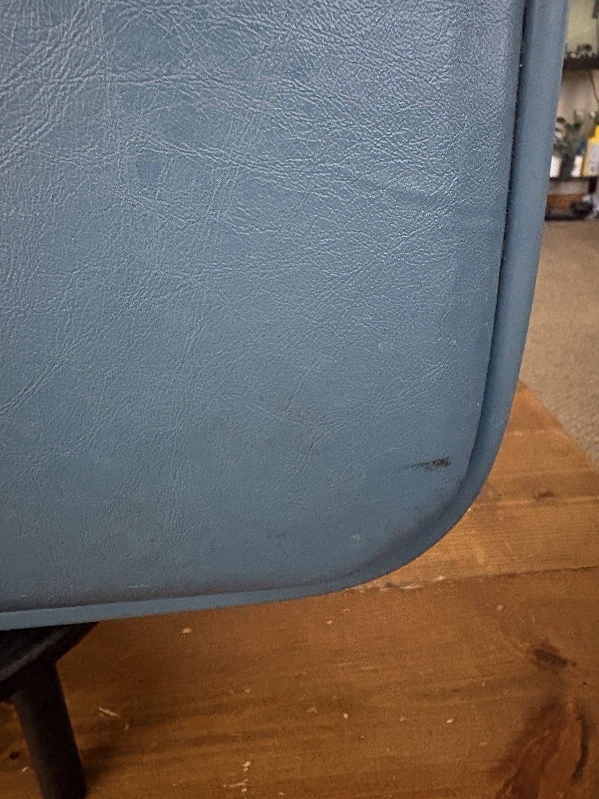 Baby Blue vintage Luggage Case Locks 1970’s Snaps Open Good Condition 16x12x5
