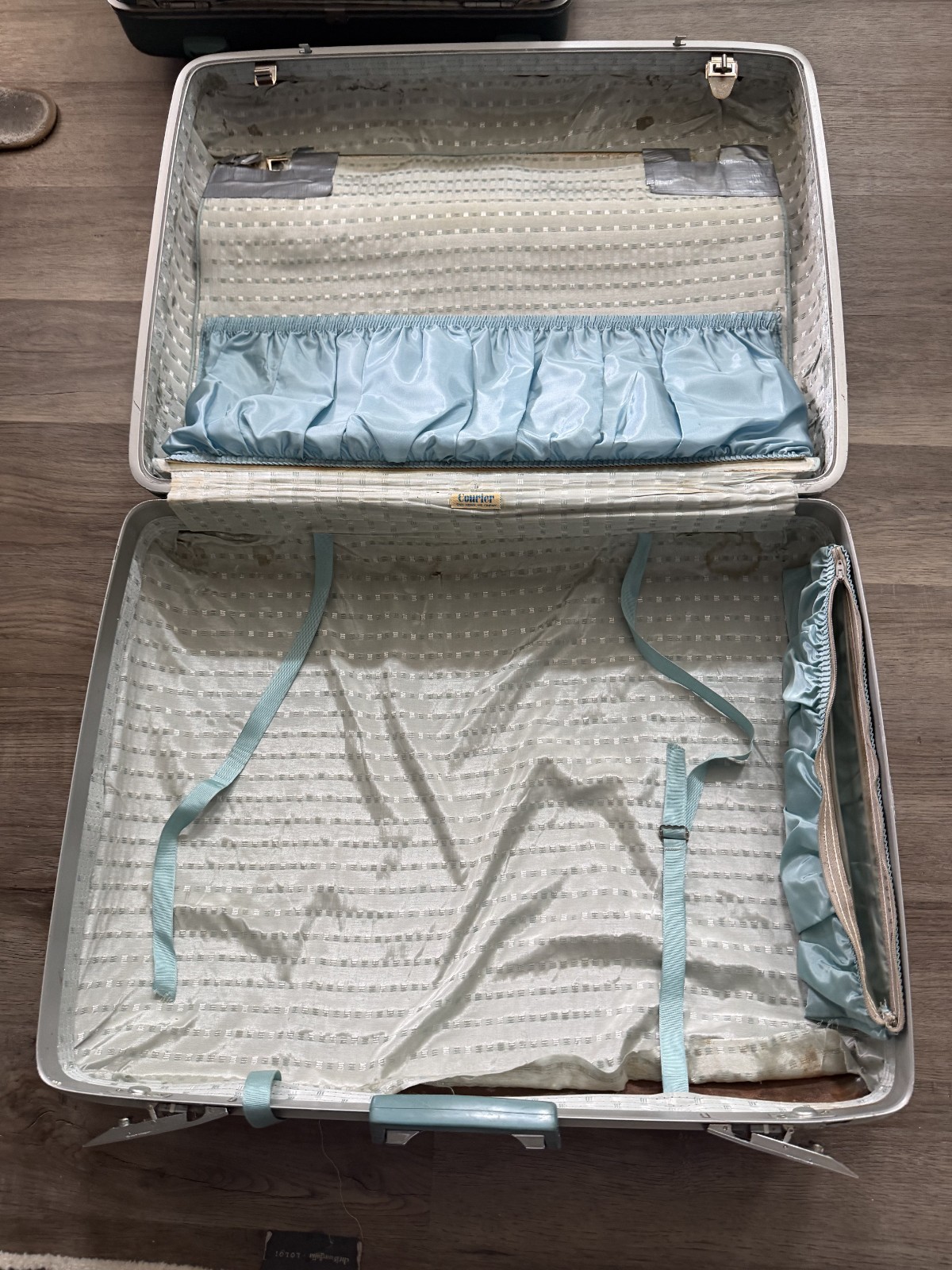 Set of 2 Sears Courier Case Luggage 26″ & 20″ Light Blue No Keys 1960’s 1970’s