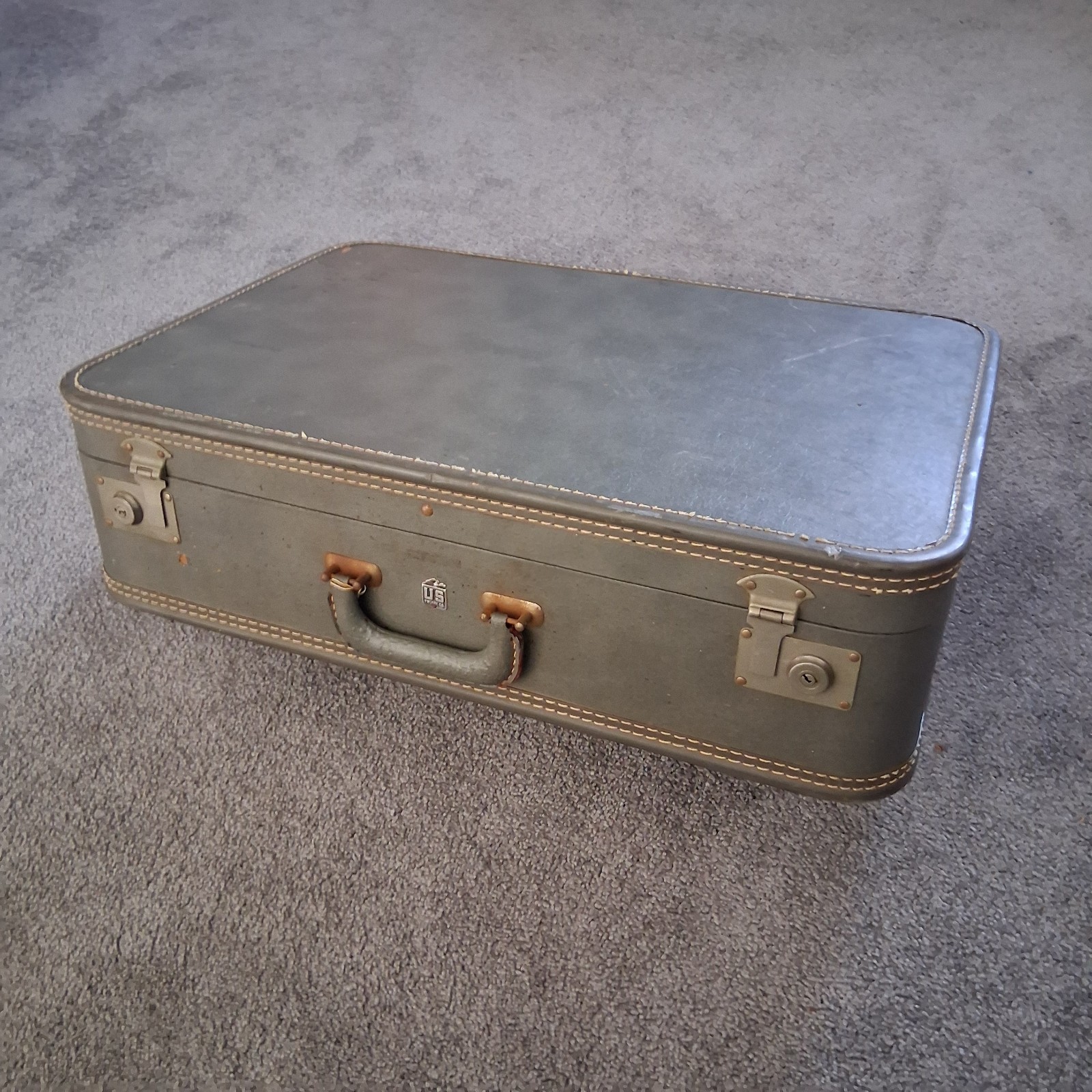 Vintage 1950s US Trunk CO Hardside Travel Suitcase Lined w Logo Accent
