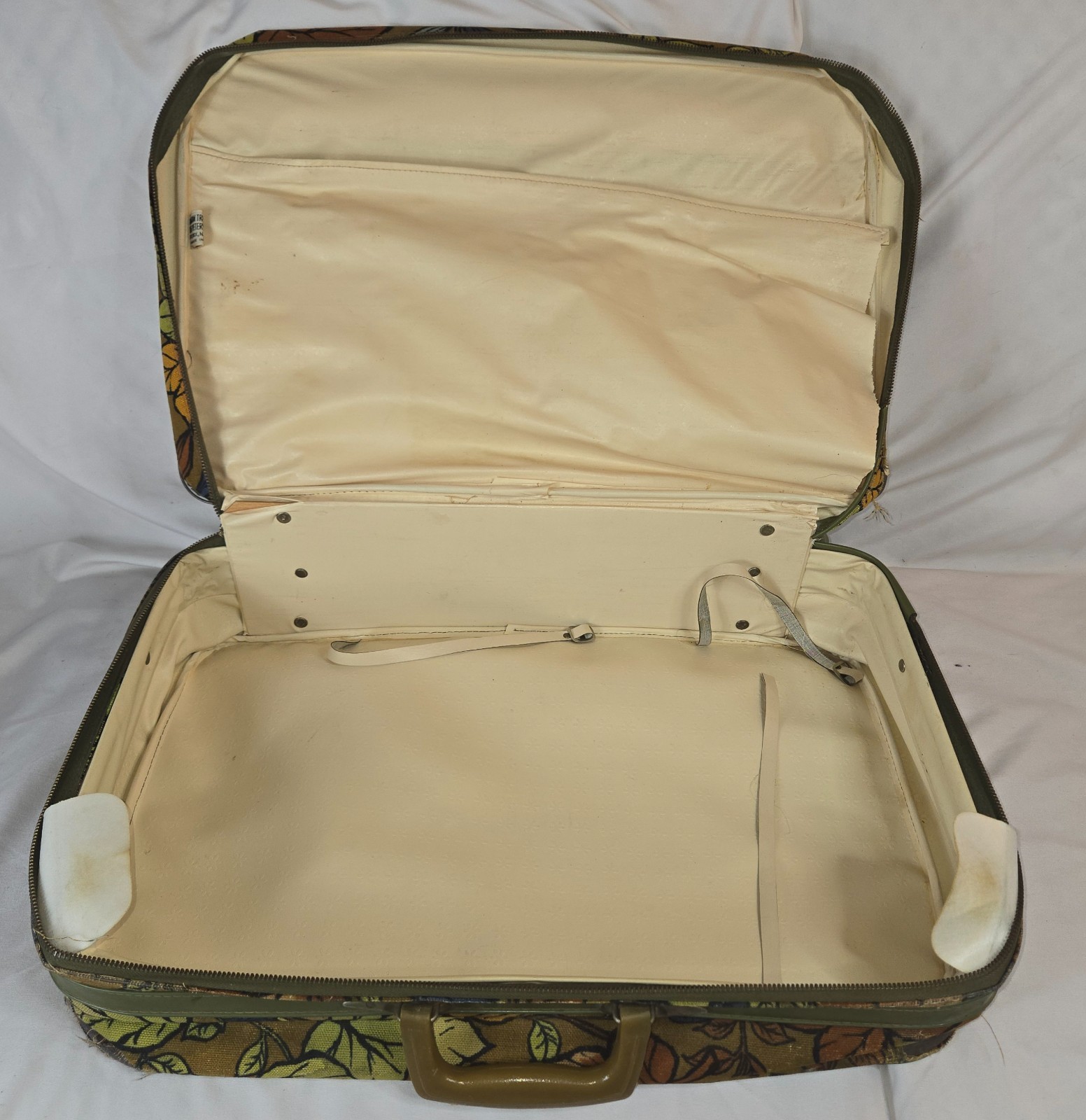 Bantam Travelware Luggage Suitcase Floral Fabric 21″ x 14″ x 6″