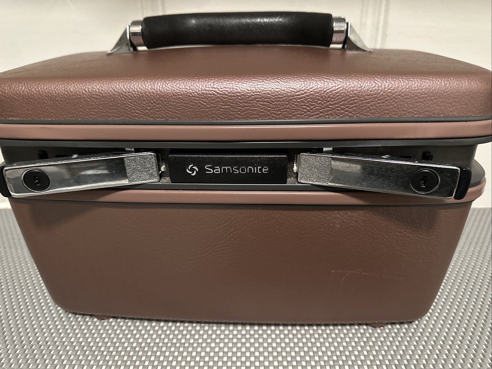 Vintage 1987 Samsonite Silhouette 4 Train Case no Mirror. Mauve Rose USA