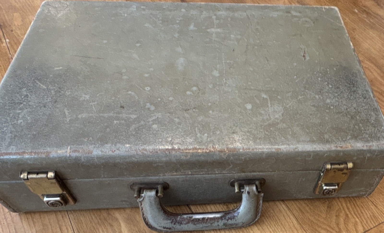 True Vintage 1950s Green Hard-Sided Leather Briefcase Locking Latches