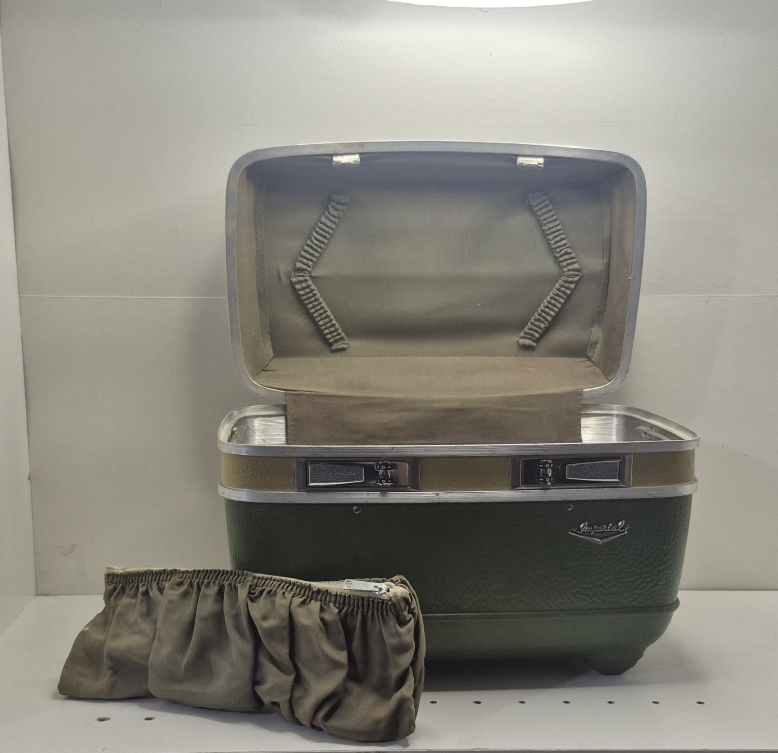 Vintage IMPERIAL Train Case – Green
