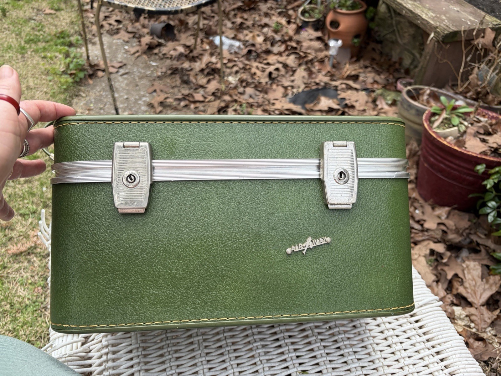 ADORABLE VINTAGE Overnight Luggage By Airway With The Key 15″wide 8″ Tall Green