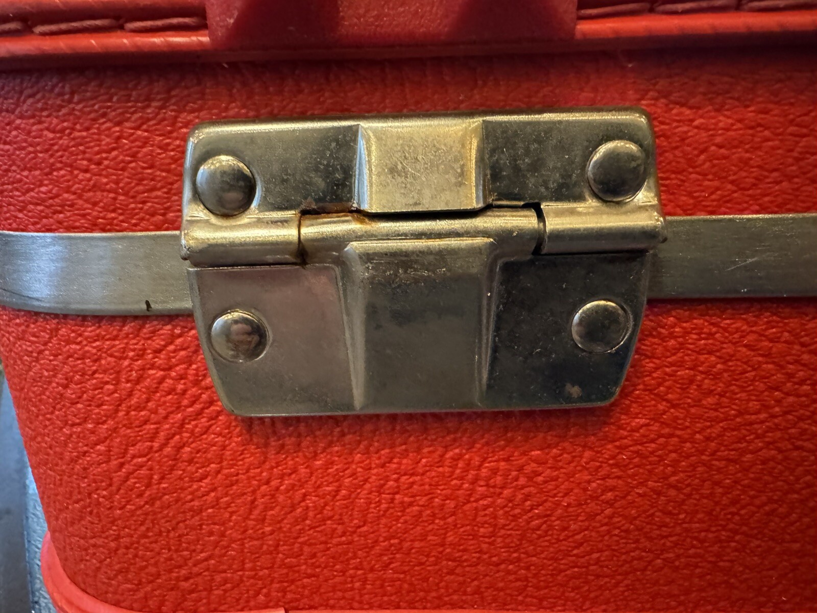 MCM American Tourister Hardshell 20″ Vtg Red Retro Suitcase vintage