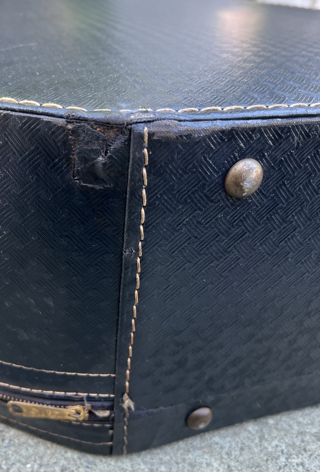Vintage 1950s Tailored Luggage Case Black Round Wide Brim Hat Box 17″ x 18″