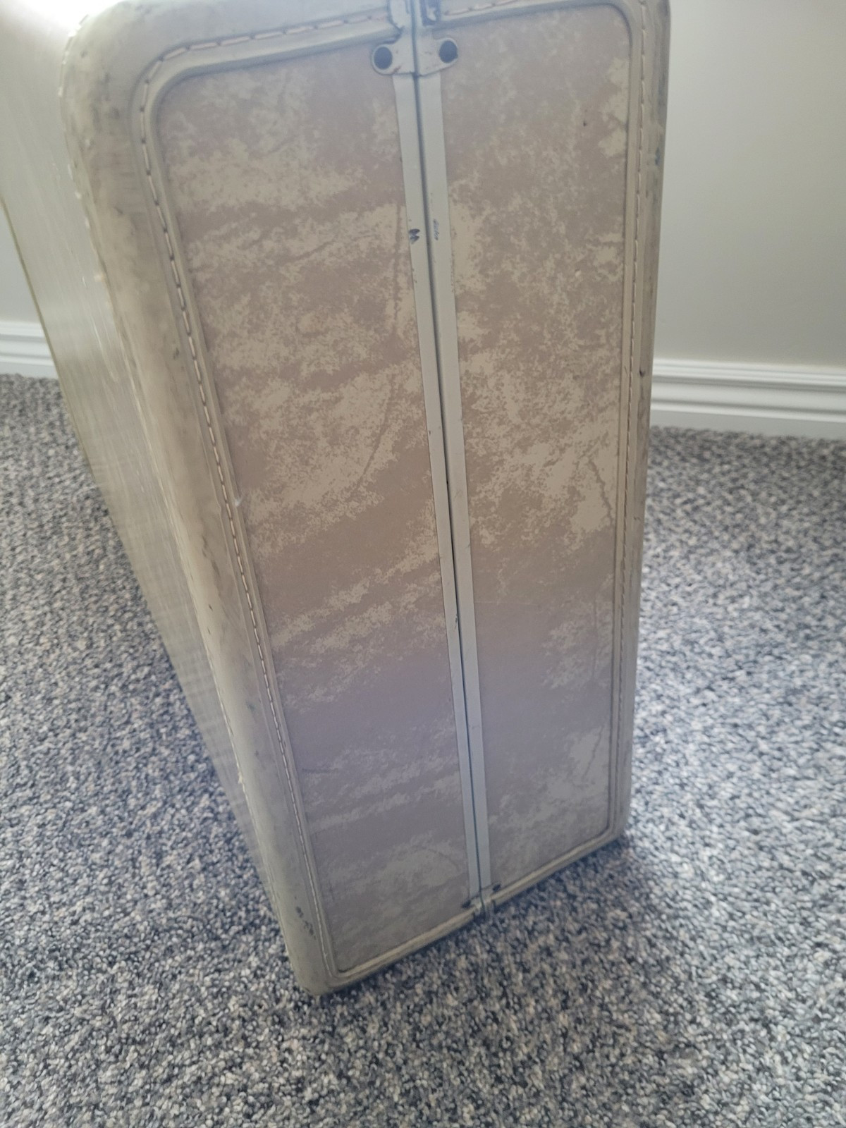 VTG 1950’s Samsonite Shwayder Marble Cream Luggage 4521 Set Of 1. 26″×19″