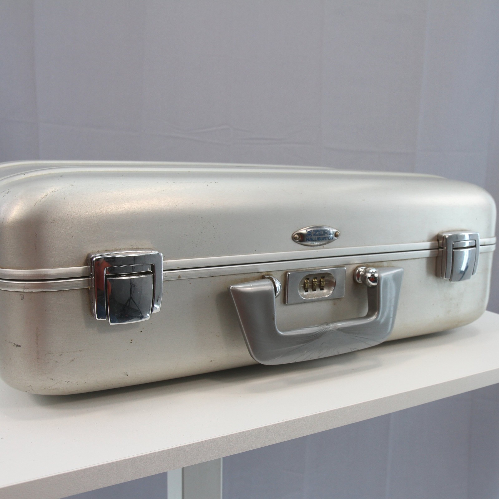 Vintage Halliburton Zero Camera Case No Foam 18″ x 13″ x 6″