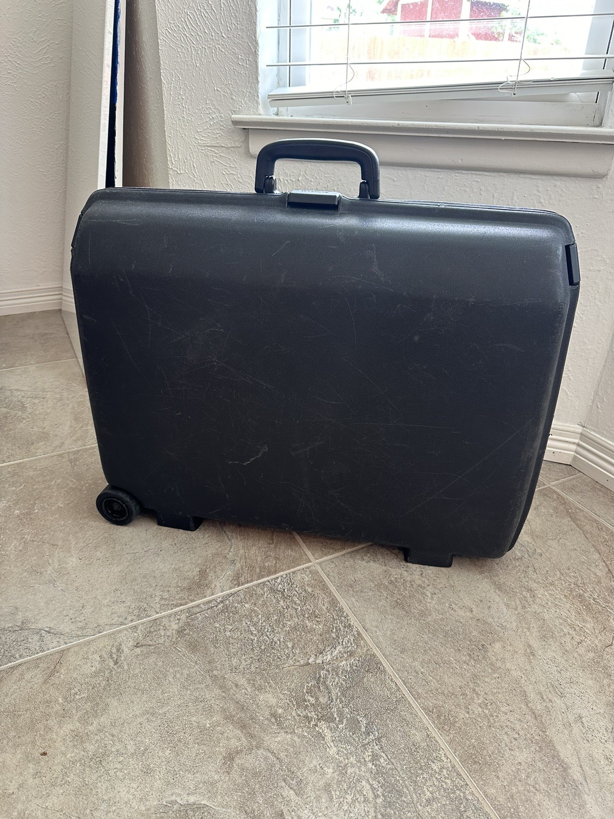 Vintage Samsonite Black Oyster Luggage 25″ Hard Shell