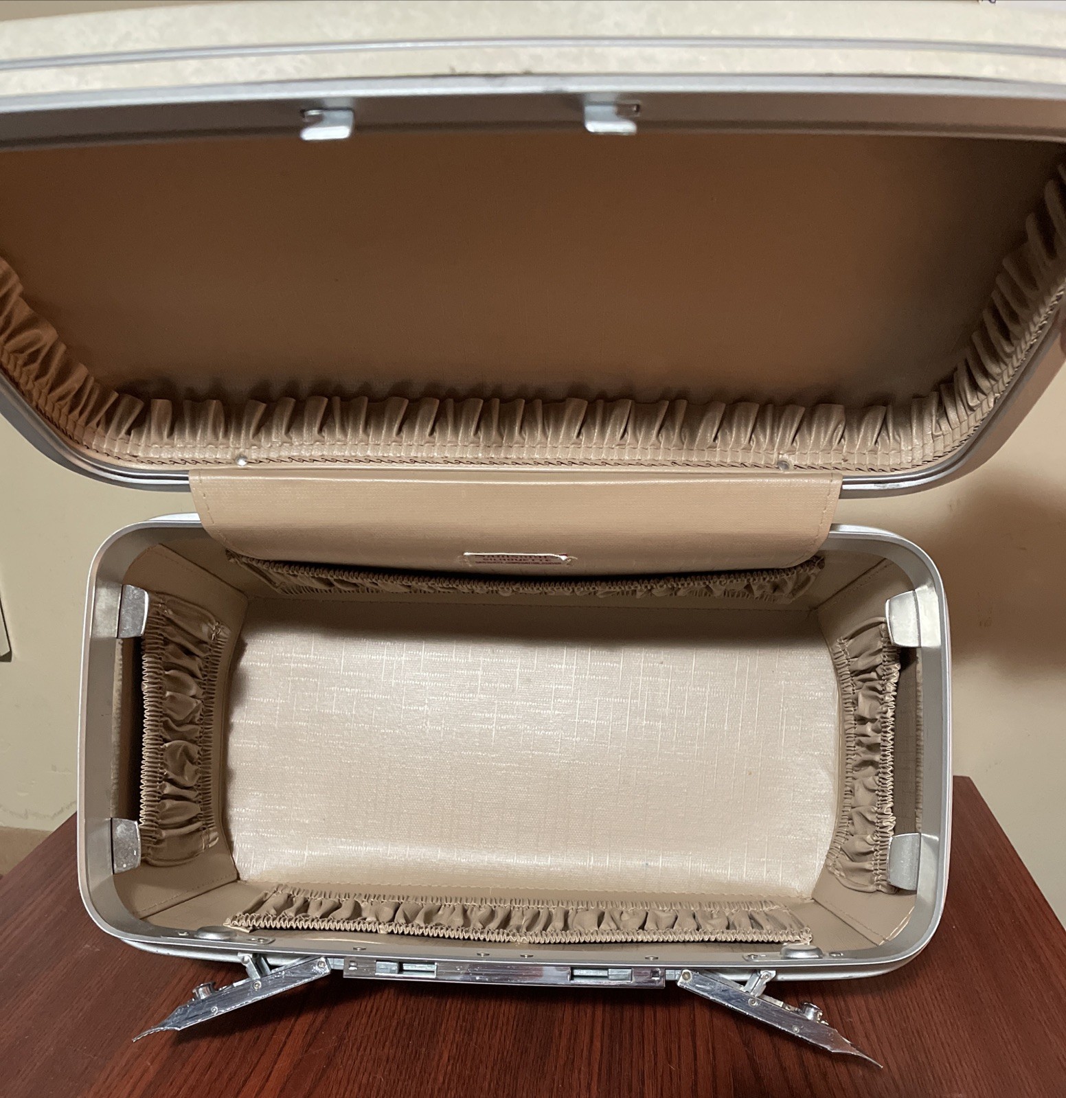 Samsonite Silhouettetrain Case Cream Color No Key