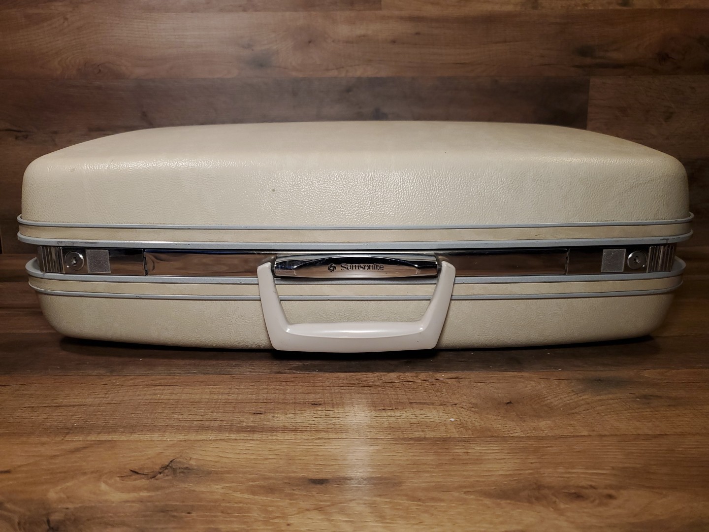 Vintage Samsonite Silhouette White Hard Shell Luggage 20” x 16” x 7”