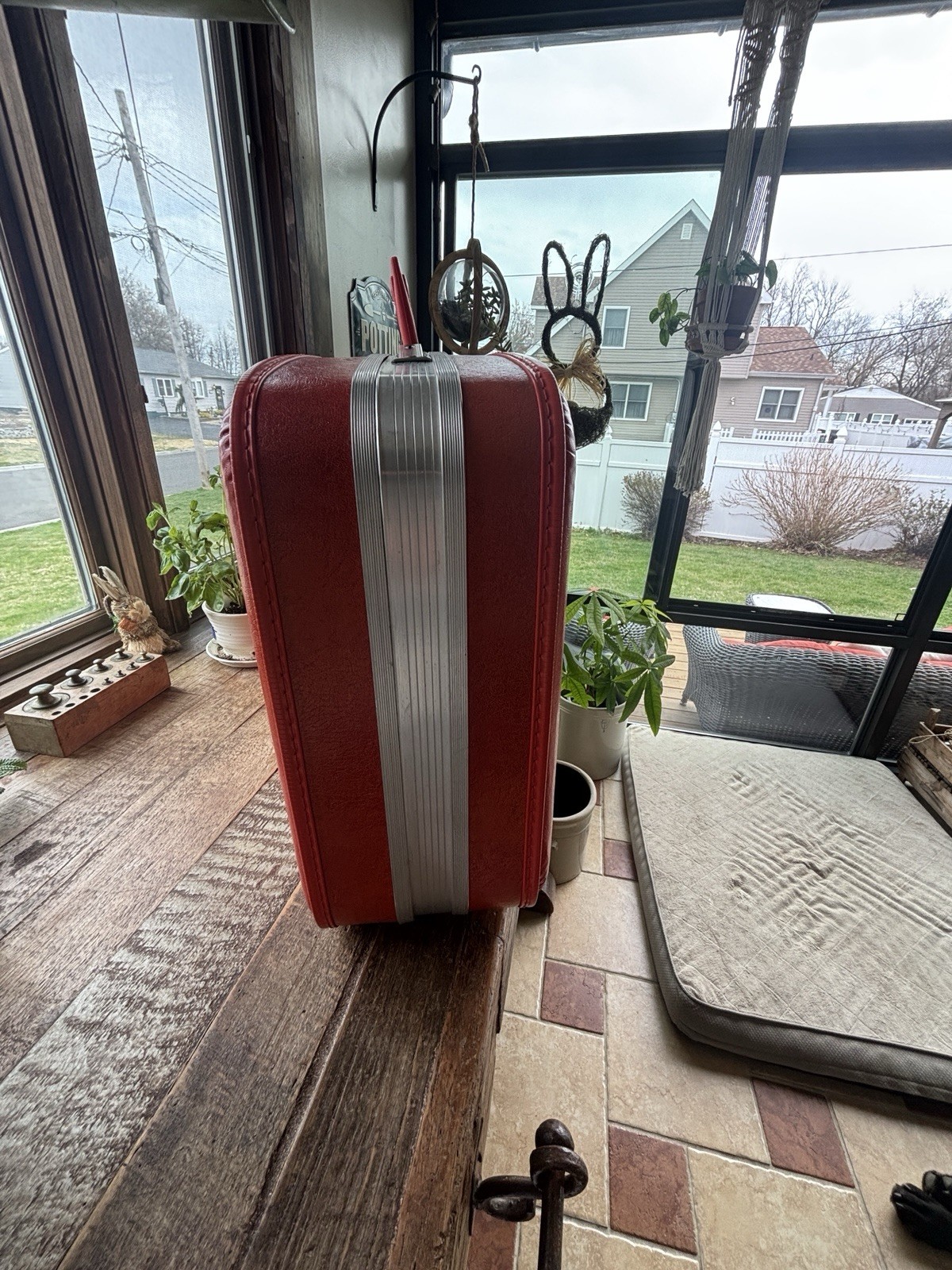 Vintage 1960s Hard Shell Suitcase Vinyl Metal Locking Extra Compartments