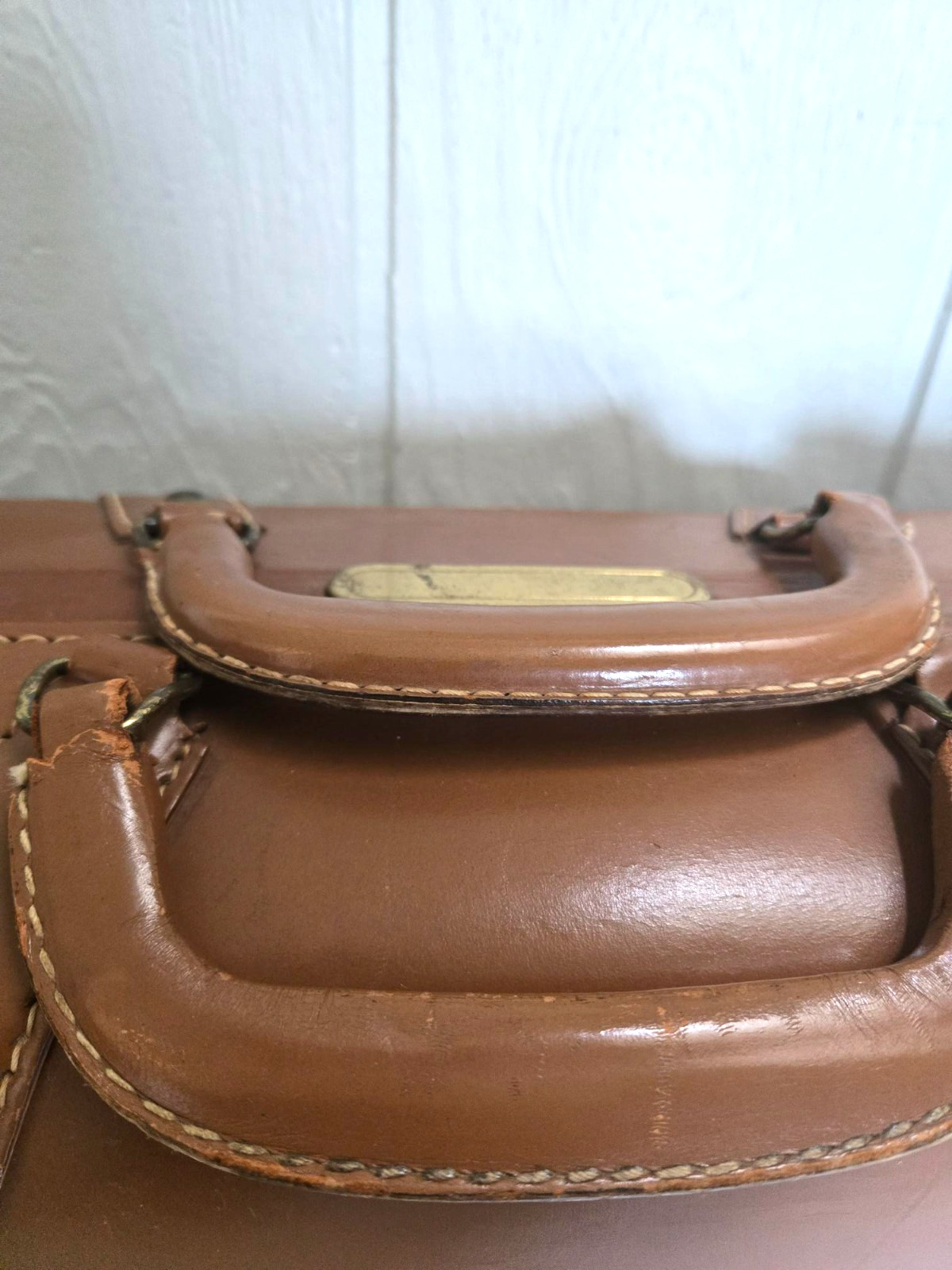 Vintage Early 1950’s Saddle Brown Tan Leather Luggage 21″L x 14″H x 7″D