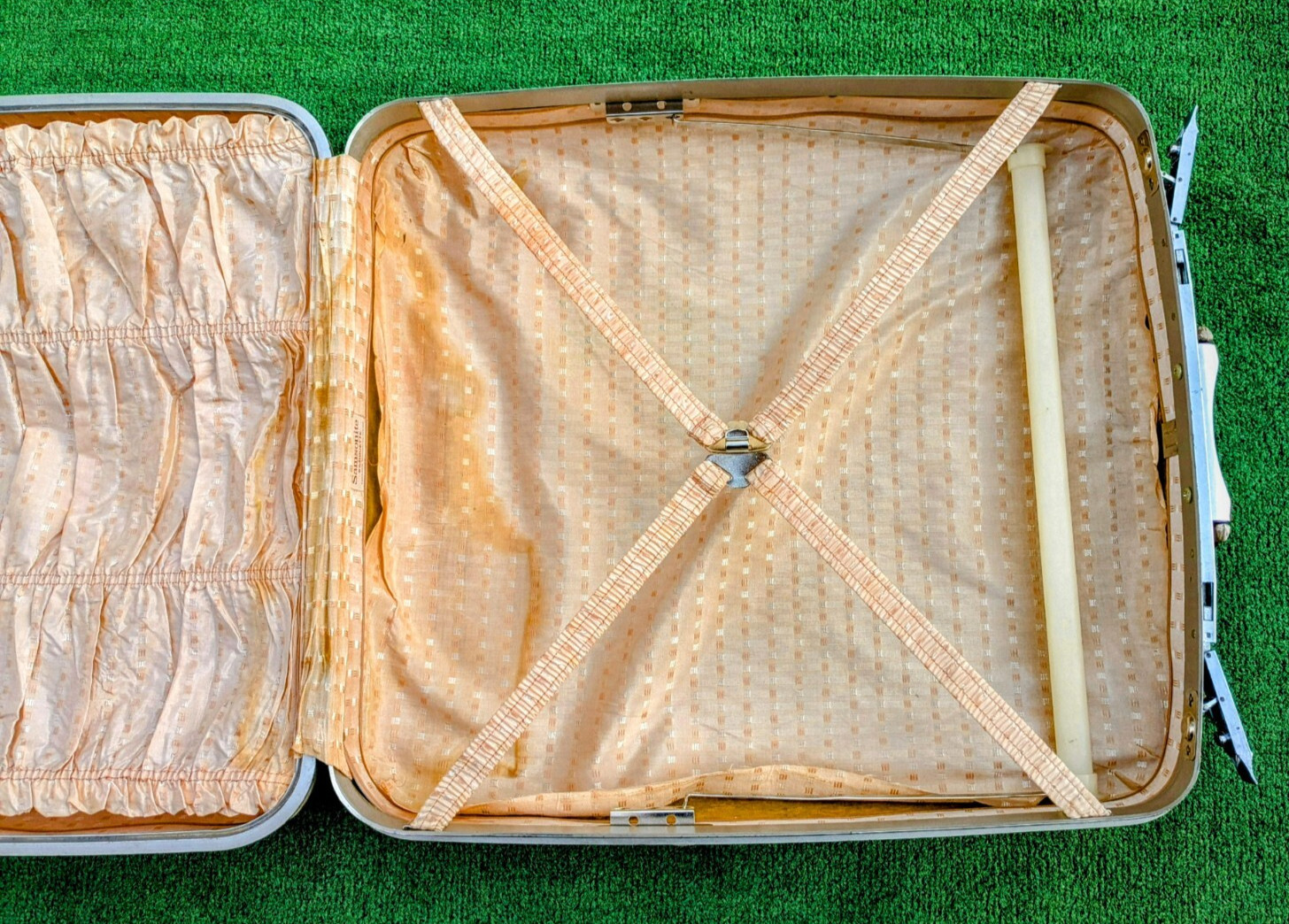 FAIR Vintage White Samsonite Silhouette Hardshell Latch Suitcase 25x21x6″ NO Key