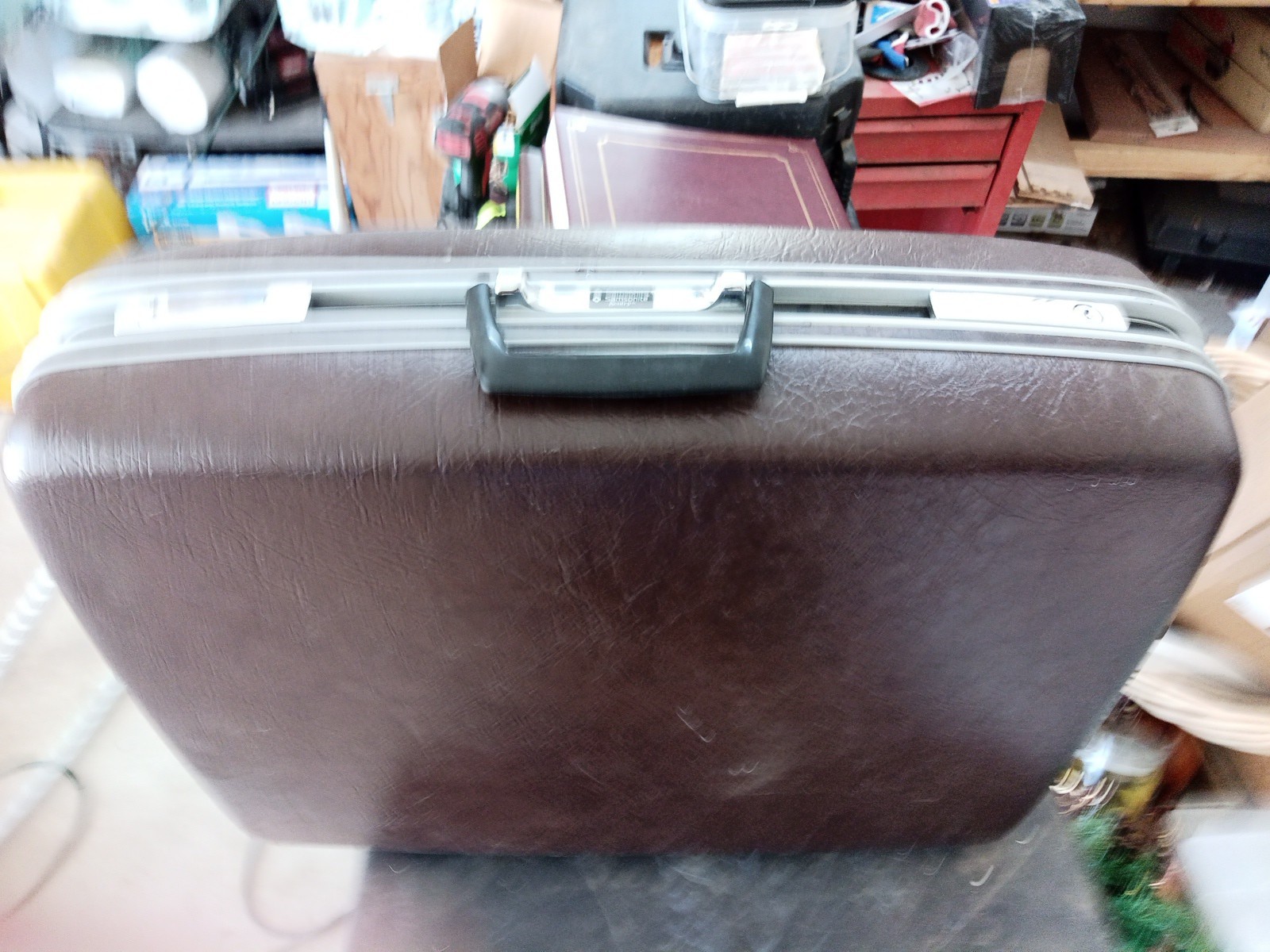 Vintage Retro Samsonite Silhouette Suitcase 25″x 19″ x 9″ RETRO LUGGAGE (No Key)