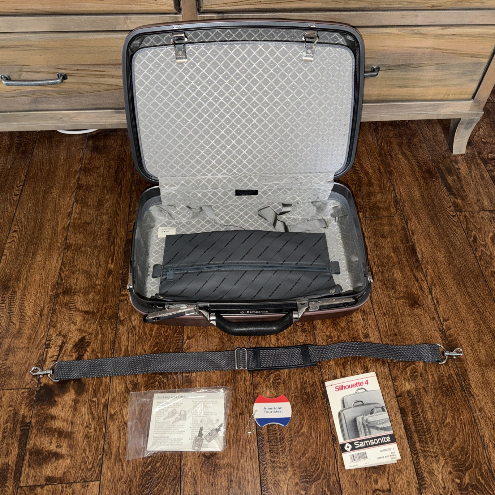 Vintage Rare Samsonite Silhouette 4 Hard Shell Suitcase 20″ w/ New Original Keys