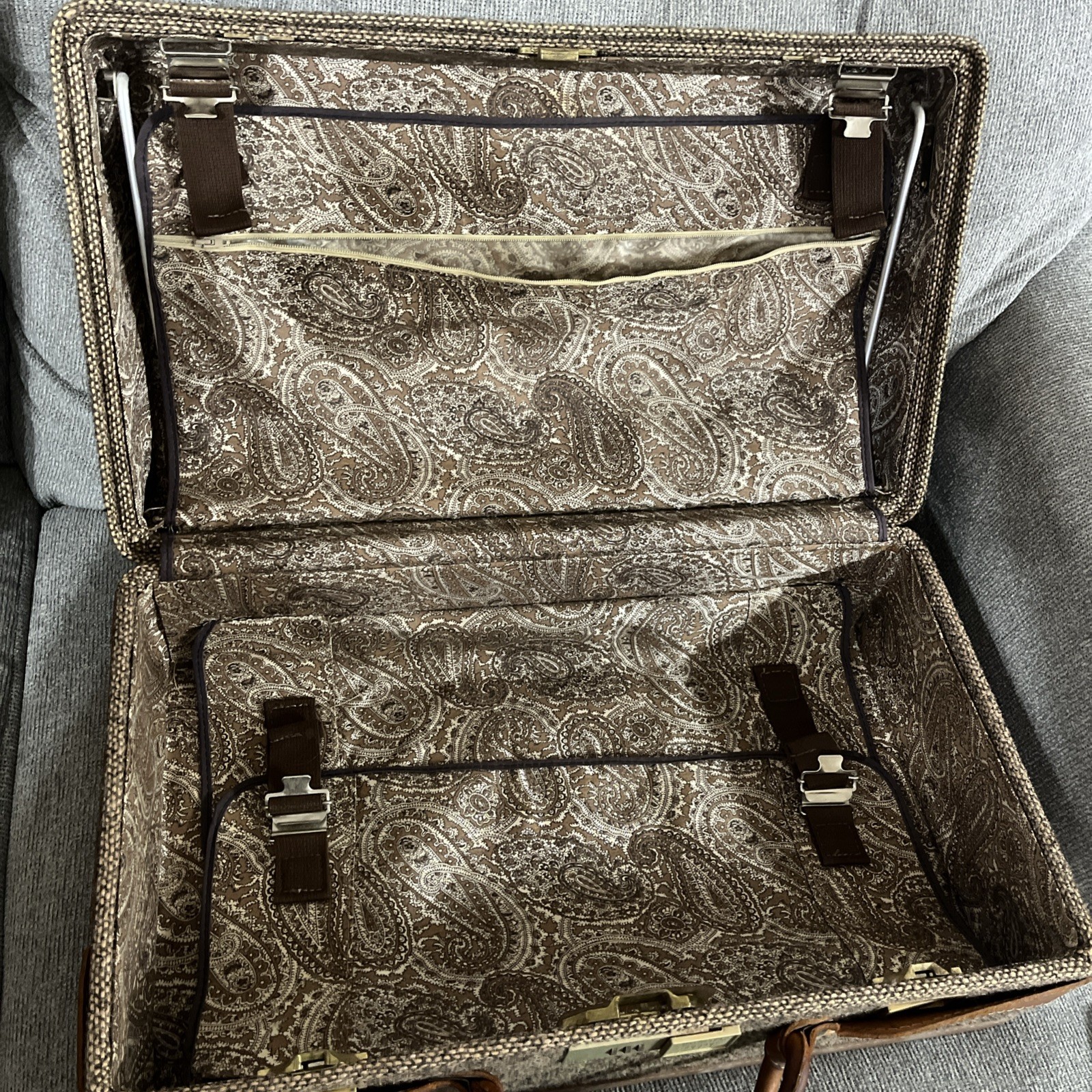 Vintage Hartmann Luggage Tweed Leather Suitcase With 4 Hartmann Hangers