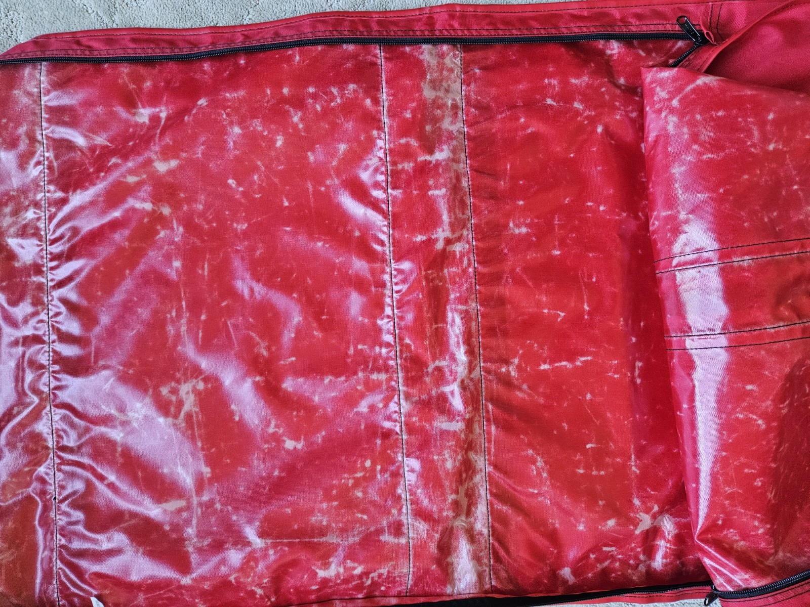 RARE! Vintage Spaulding RED Sport / Athletic Nylon Waterproof Garment Bag