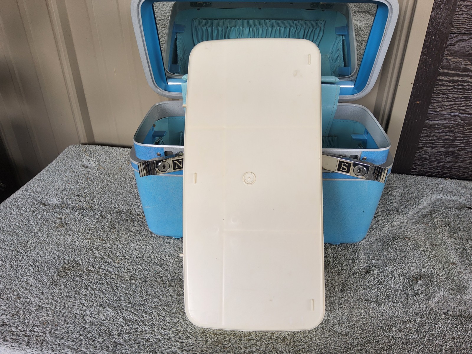 Vintage Retro Samsonite Silhouette Train Makeup case Luggage Trays No Key Blue