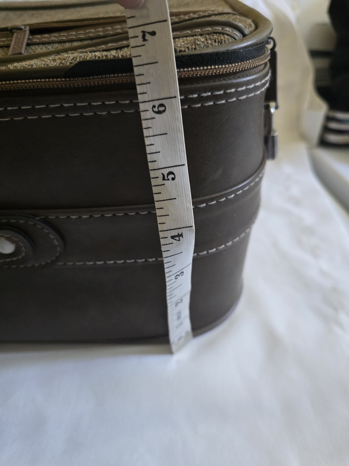 Vintage Jordage Travel Tweed Suitcase 22x14x7″