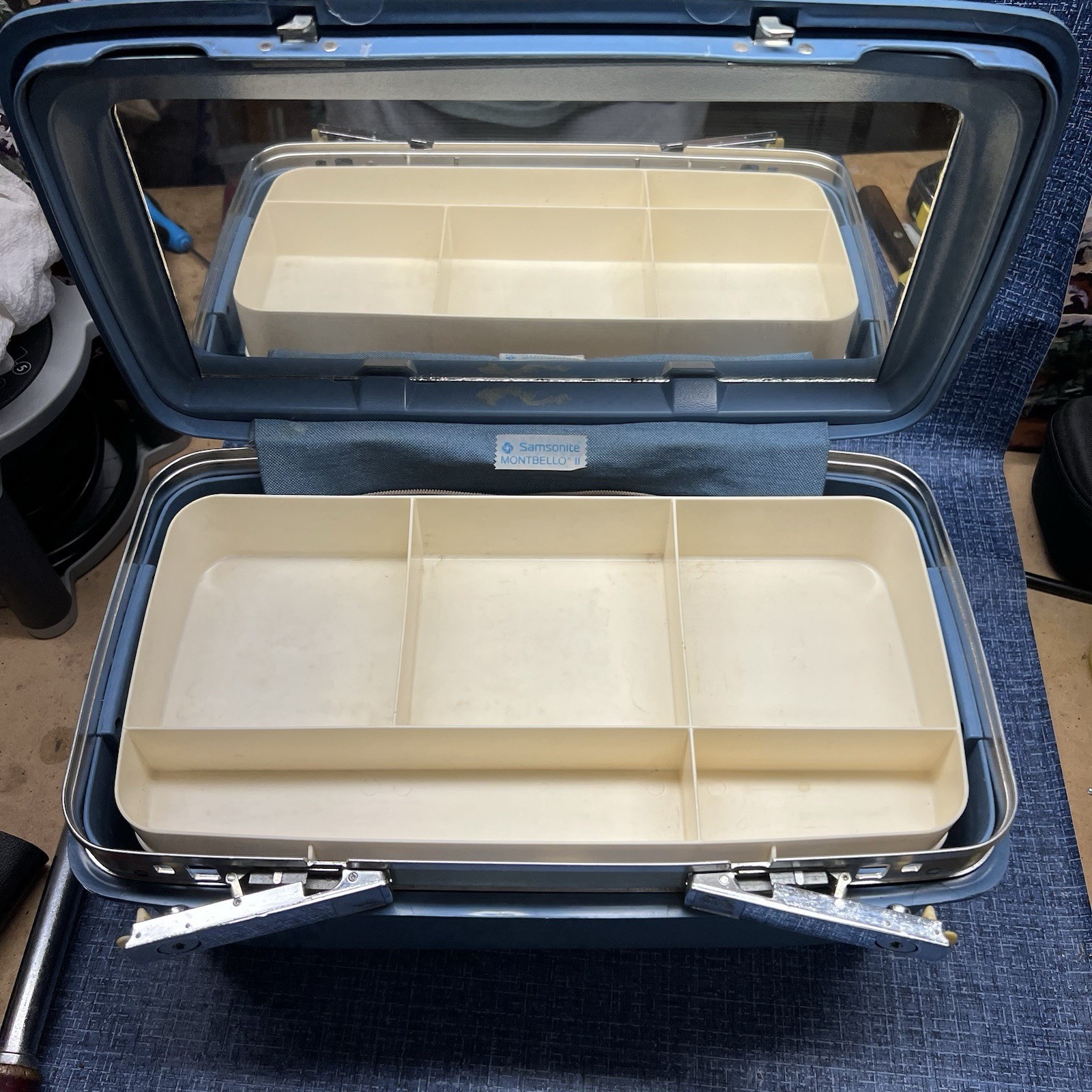 VTG Samsonite Royal Traveller Montbello II Vanity Train Case Baby Blue No Key